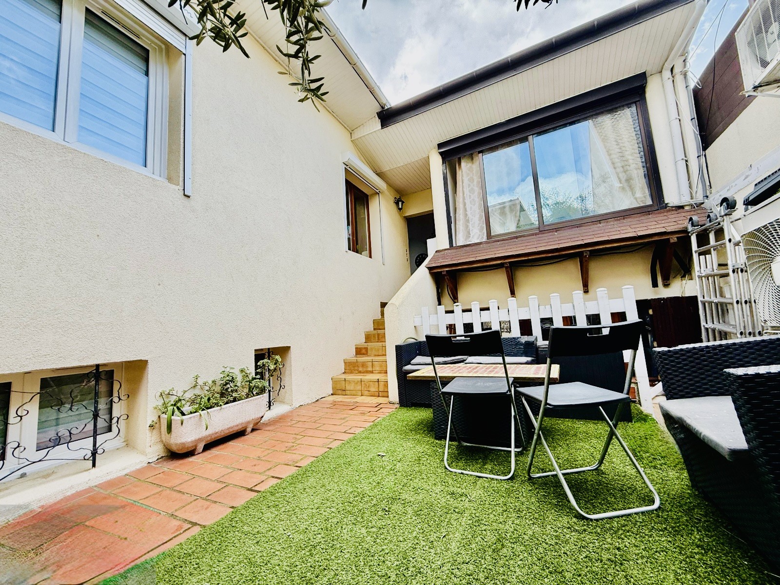 BOBIGNY Limite Bondy - Maison de 5 pièces 4 chambres avec Garage — photo 2