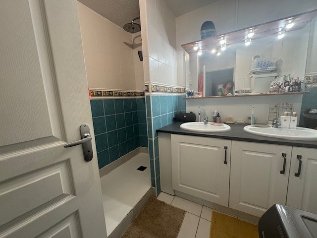 Appartement T3 en dernier étage avec balcon et deux parkings - 65m2 — photo 4