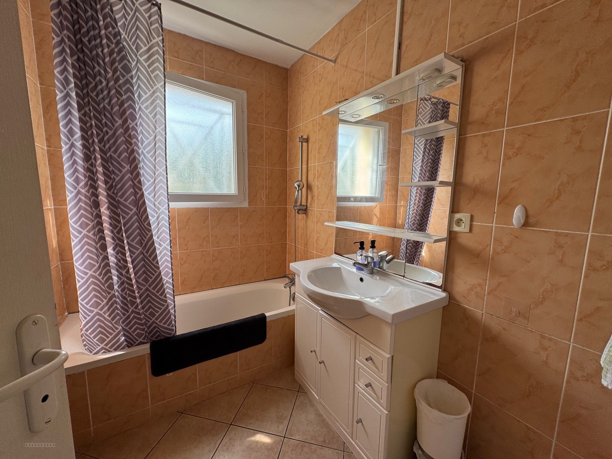 MAISON DE PLAIN PIED PROCHE DU LYCEE ET DES COMMERCES — photo 8