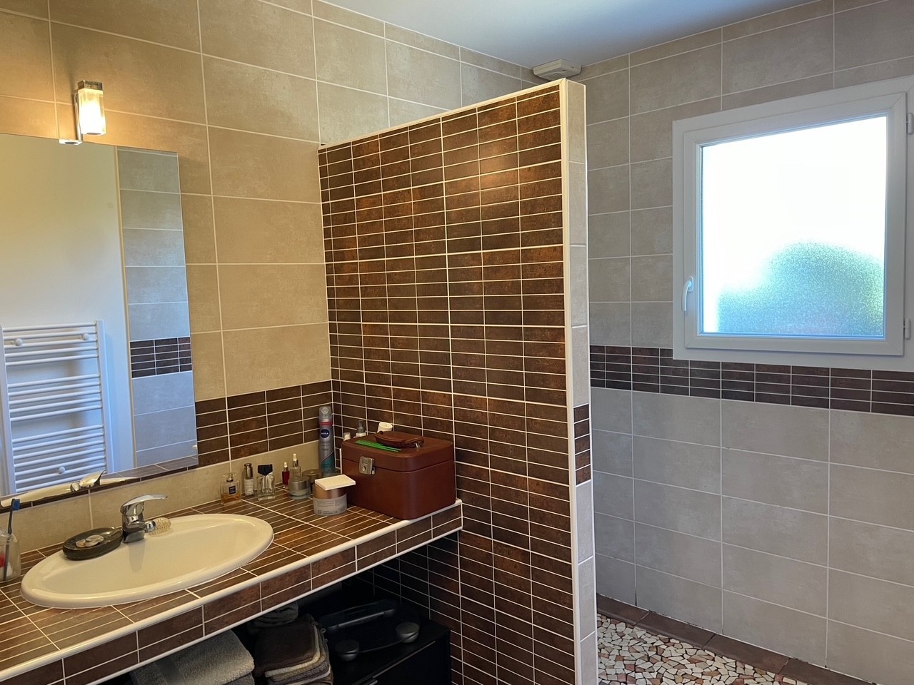 APPARTEMENT MEUBLE T4 EN RDC PROCHE CENTRE-VILLE ET GARE — photo 5