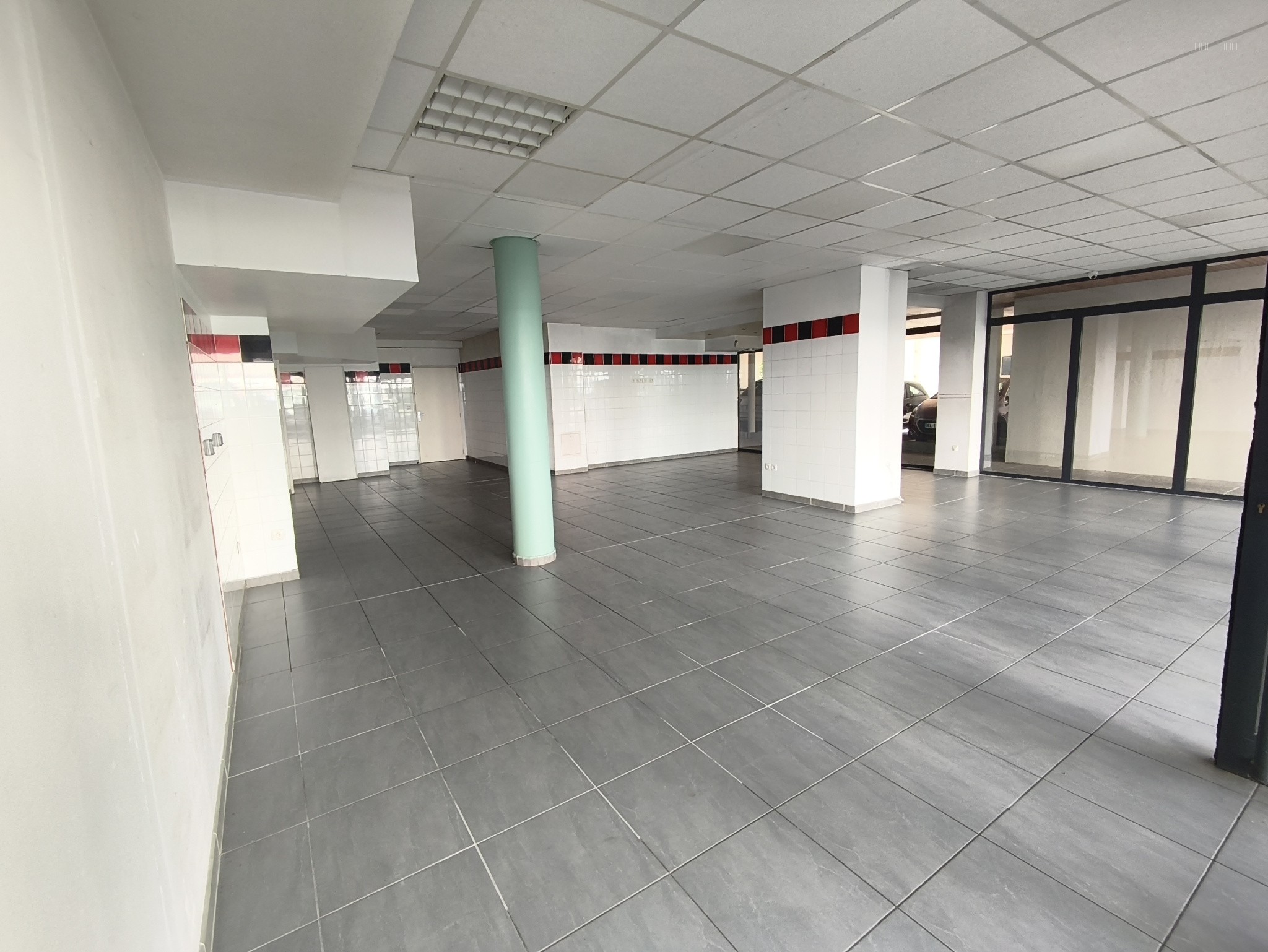 LOCAL COMMERCIAL — photo 7