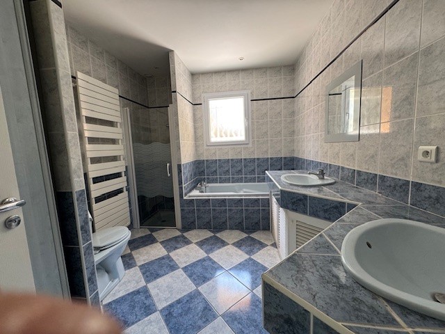 Superbe Villa T5 avec piscine, garages et annexe — photo 7
