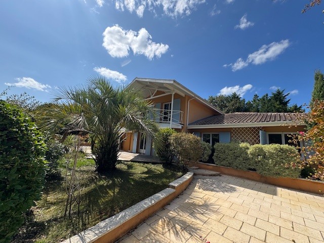Superbe Villa T5 avec piscine, garages et annexe — photo 2