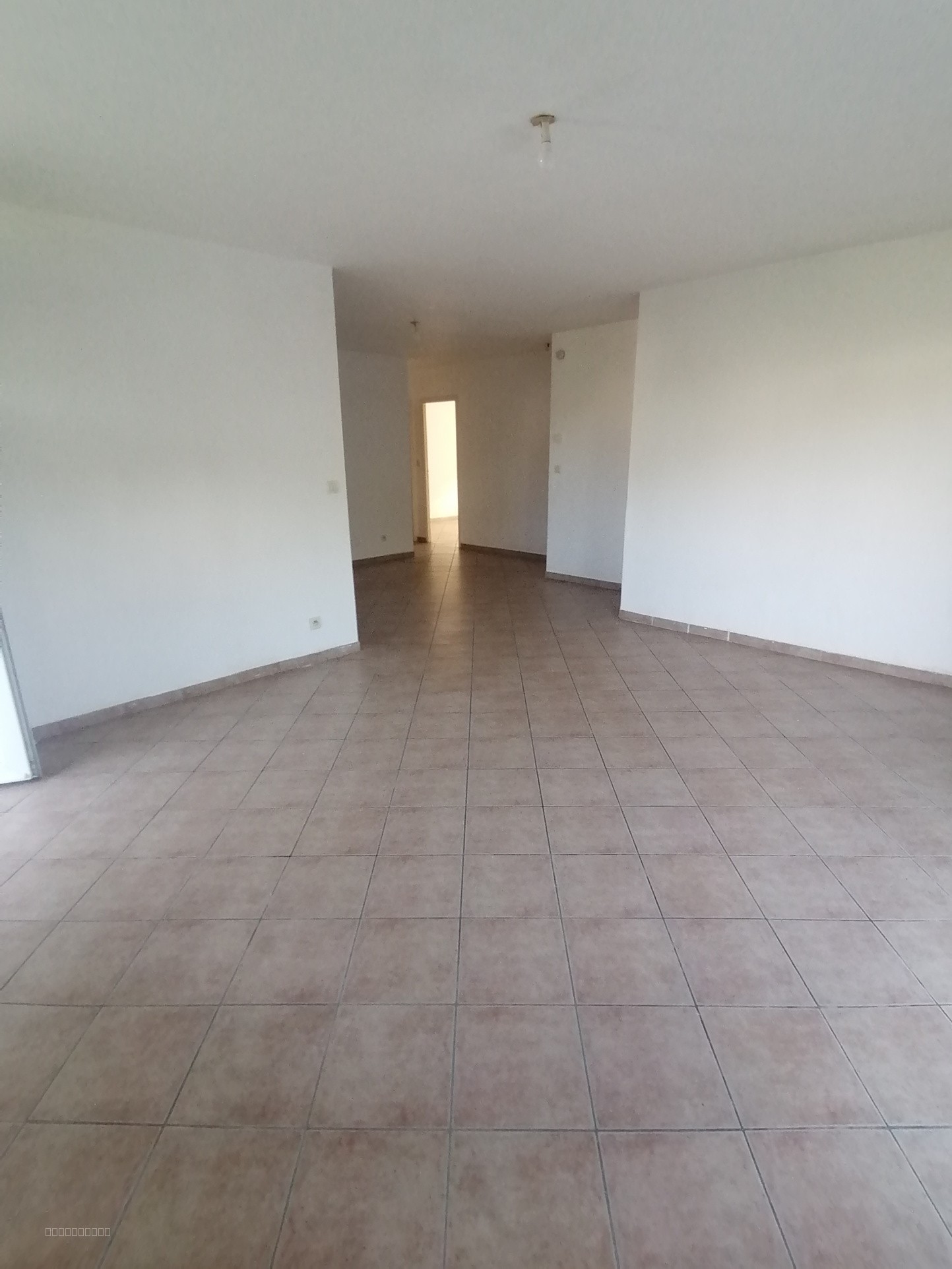 MAISON DE PLAIN PIED PROCHE DU LYCEE ET DES COMMERCES — photo 2