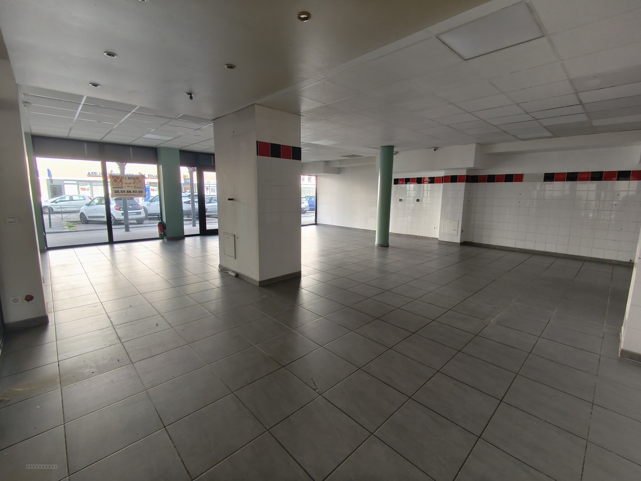 LOCAL COMMERCIAL — photo 6
