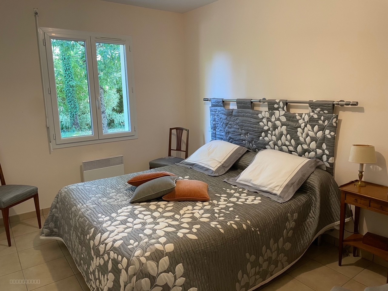 APPARTEMENT MEUBLE T4 EN RDC PROCHE CENTRE-VILLE ET GARE — photo 6