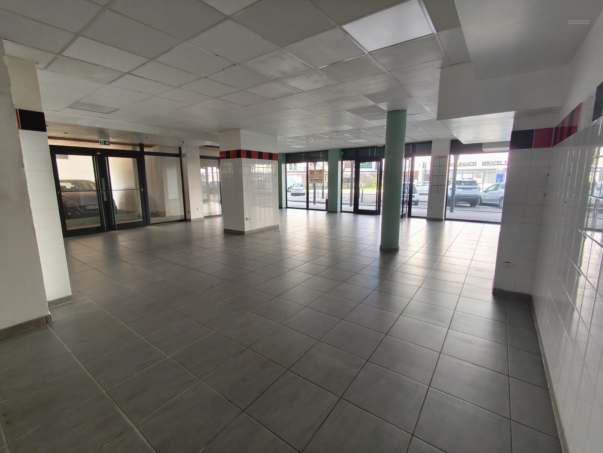 LOCAL COMMERCIAL — photo 5