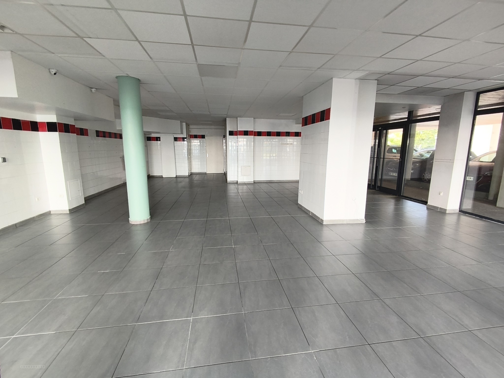 LOCAL COMMERCIAL — photo 2
