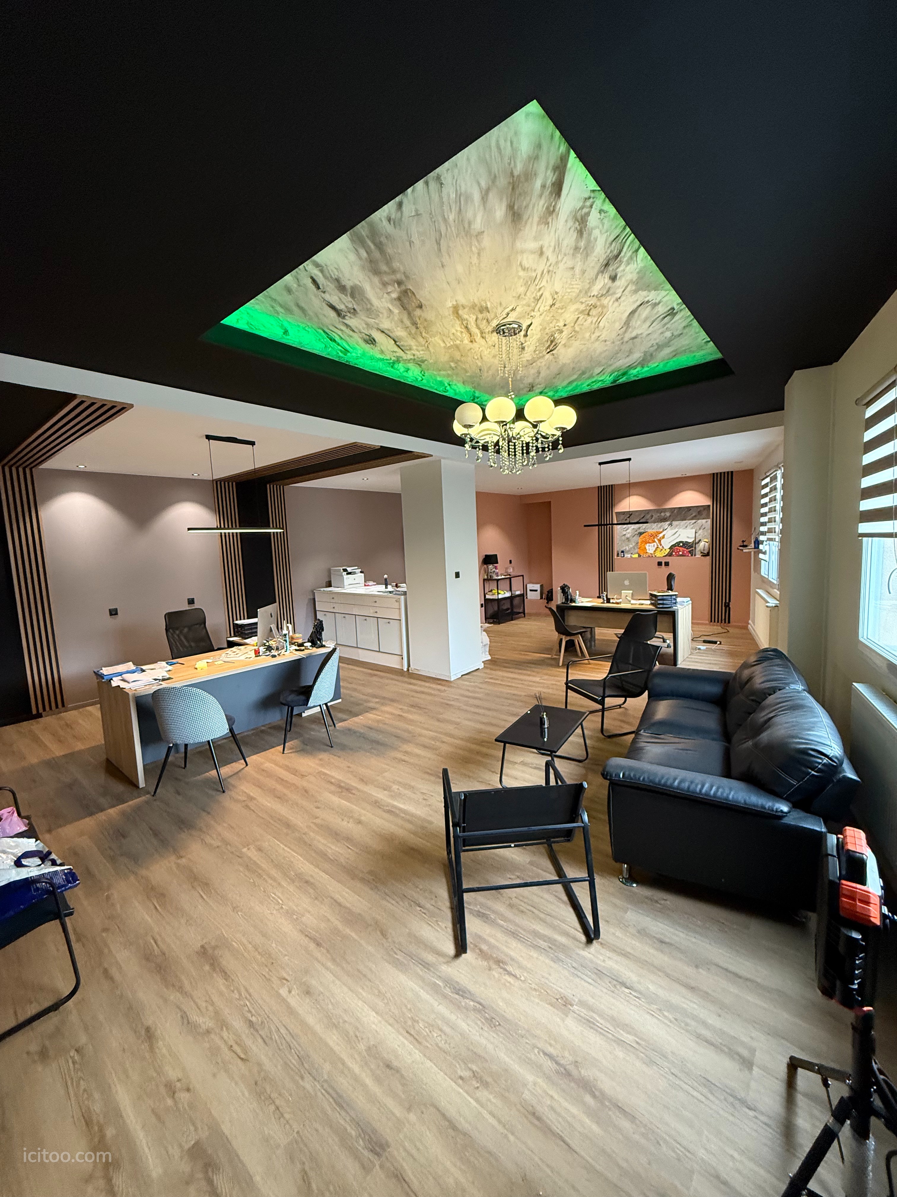 Bureaux modernes et lumineux dans un entrepôt à louer à Saint-Étienne