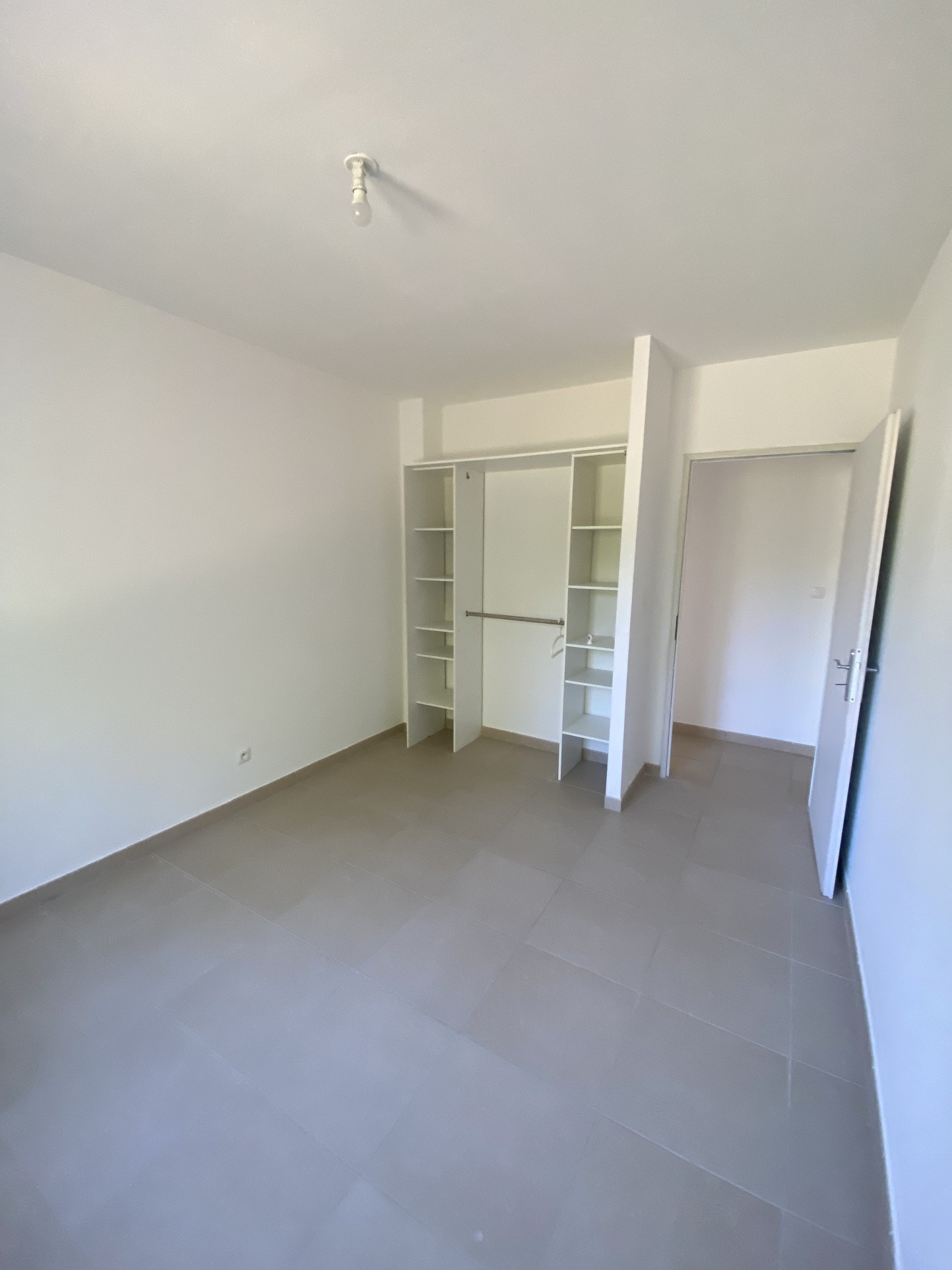 MAISON T4 DE PLEIN PIED, GRAND TERRAIN SECTEUR GARDANNE / GREASQUE — photo 11