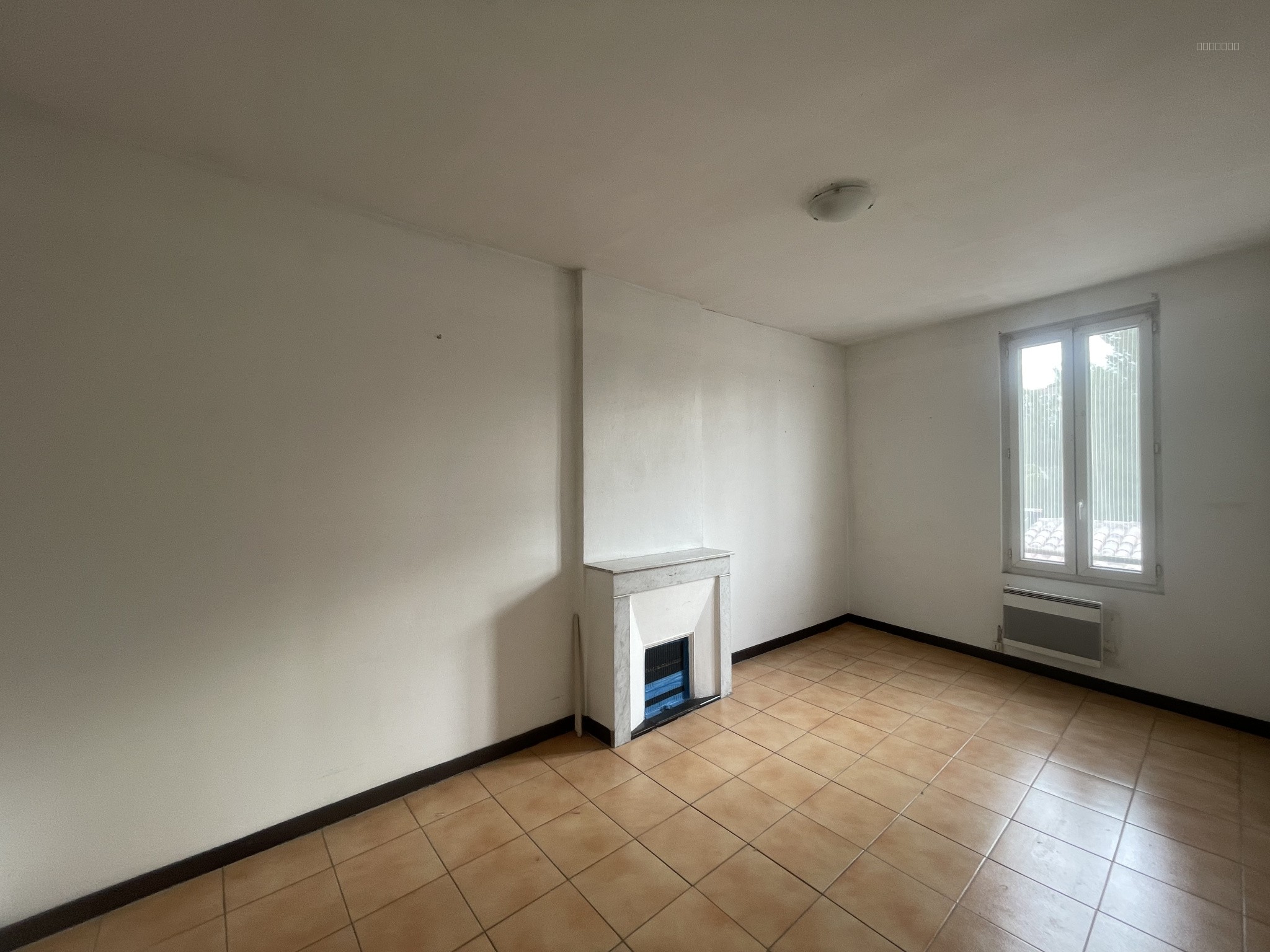 Appartement T3 traversant avec terrasse   Dernier étage   Vue Garlaban — photo 5