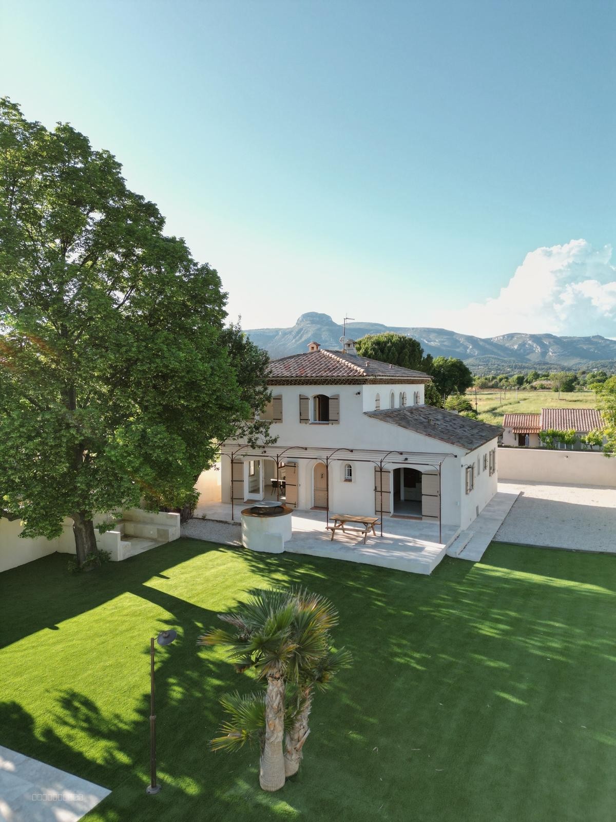 VILLA T6 , SECTEUR AUBAGNE , PISCINE , JARDIN — photo 2