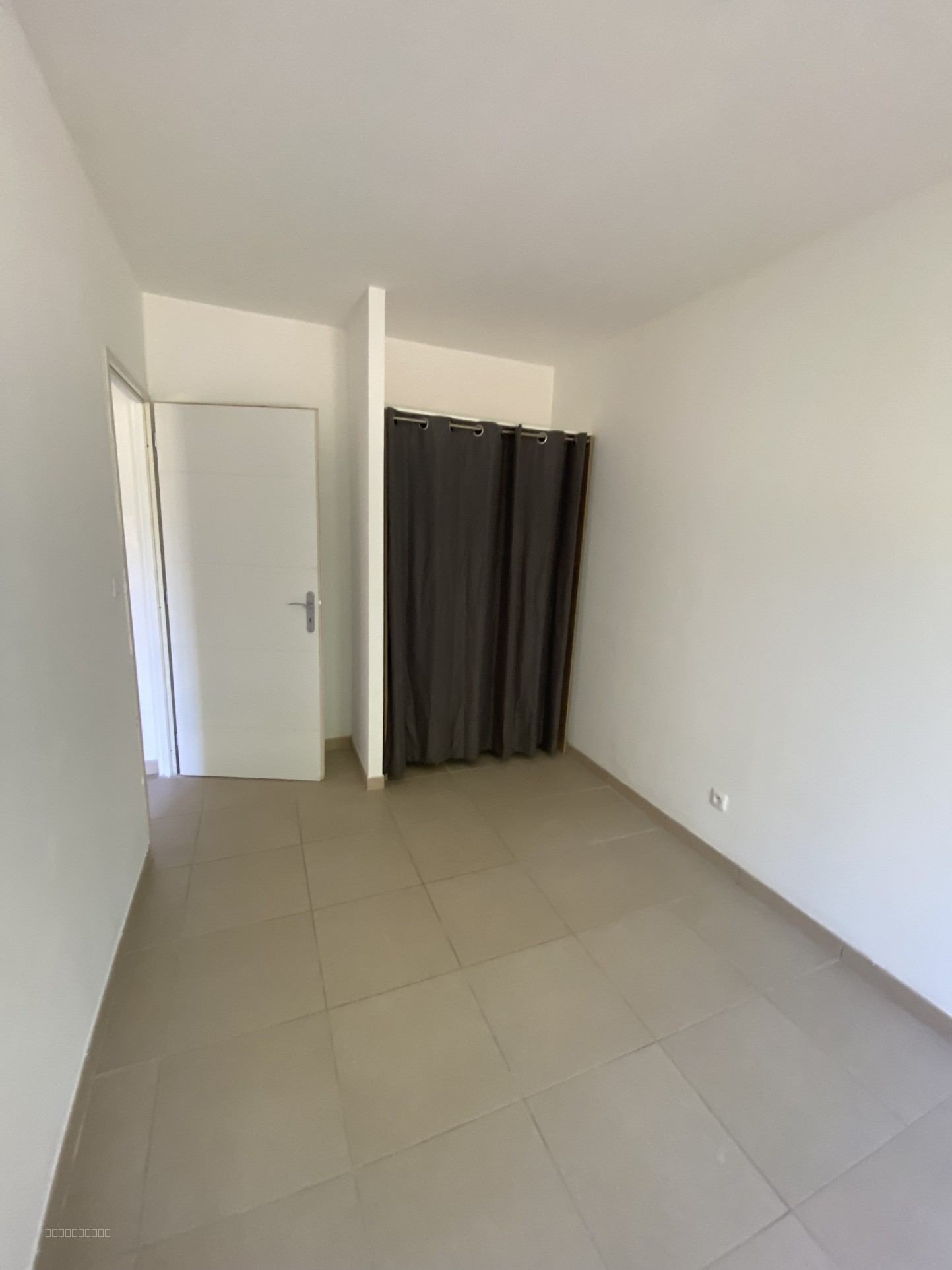 MAISON T4 DE PLEIN PIED, GRAND TERRAIN SECTEUR GARDANNE / GREASQUE — photo 8