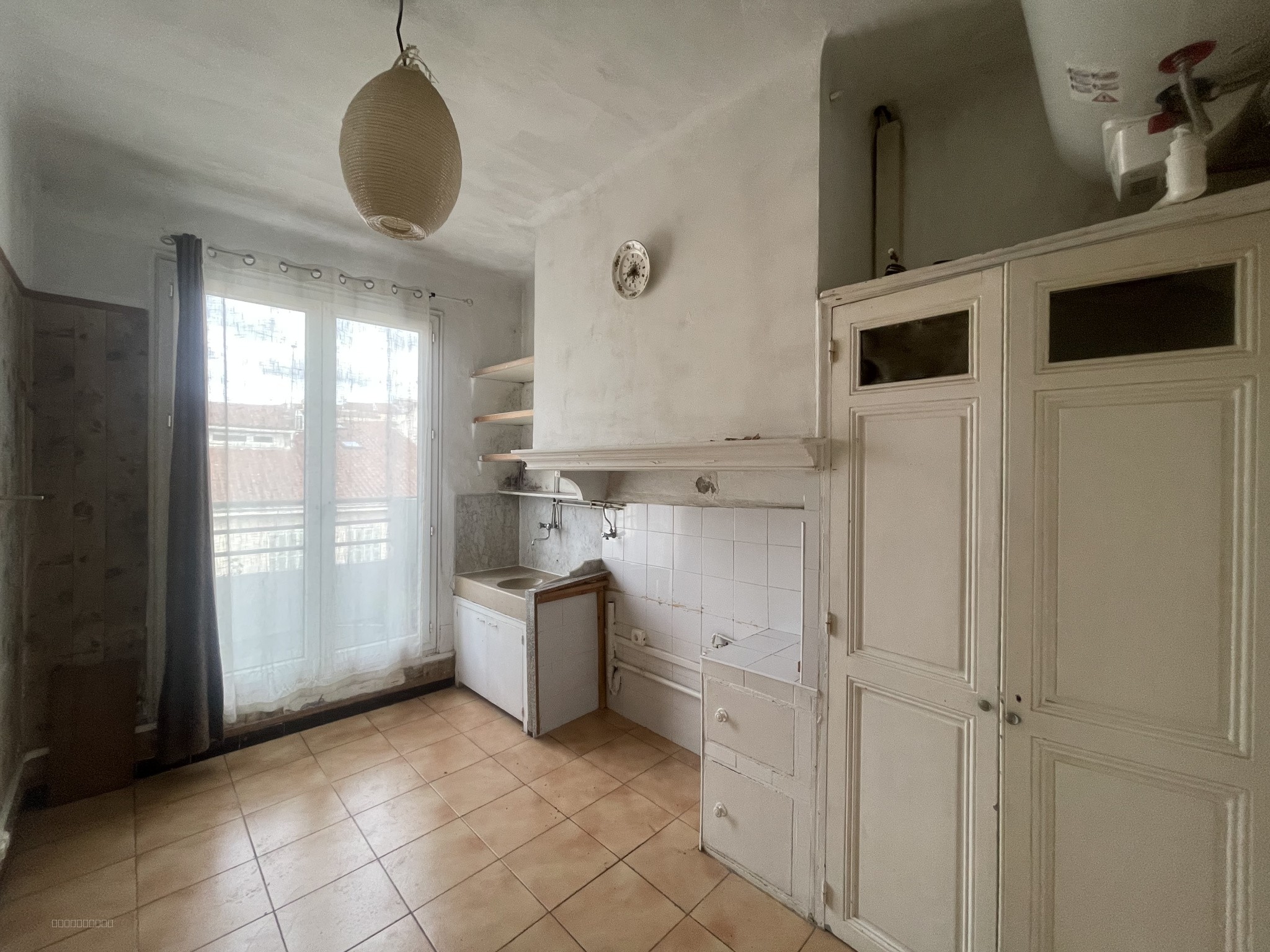 Appartement T3 traversant avec terrasse   Dernier étage   Vue Garlaban — photo 4