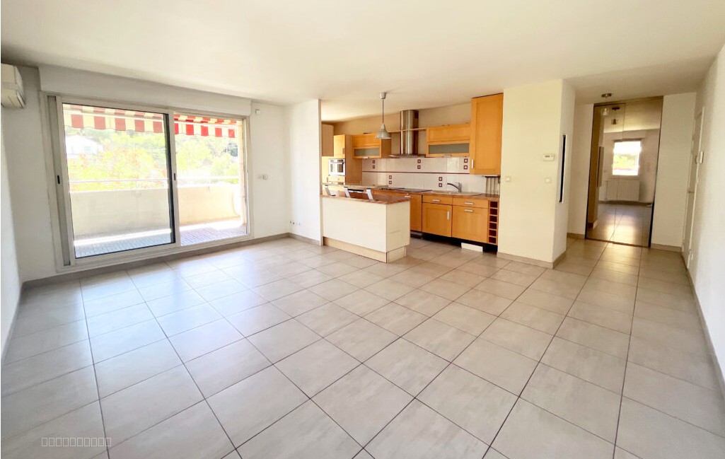 APPARTEMENT T3 EN ANGLE + GRANDE TERRASSE + VUE DÉGAGÉE — photo 2