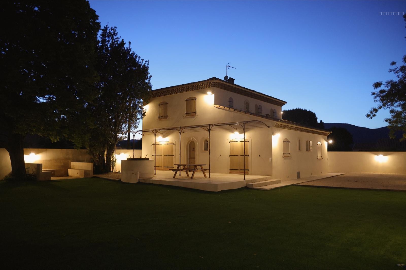 VILLA T6 , SECTEUR AUBAGNE , PISCINE , JARDIN — photo 3