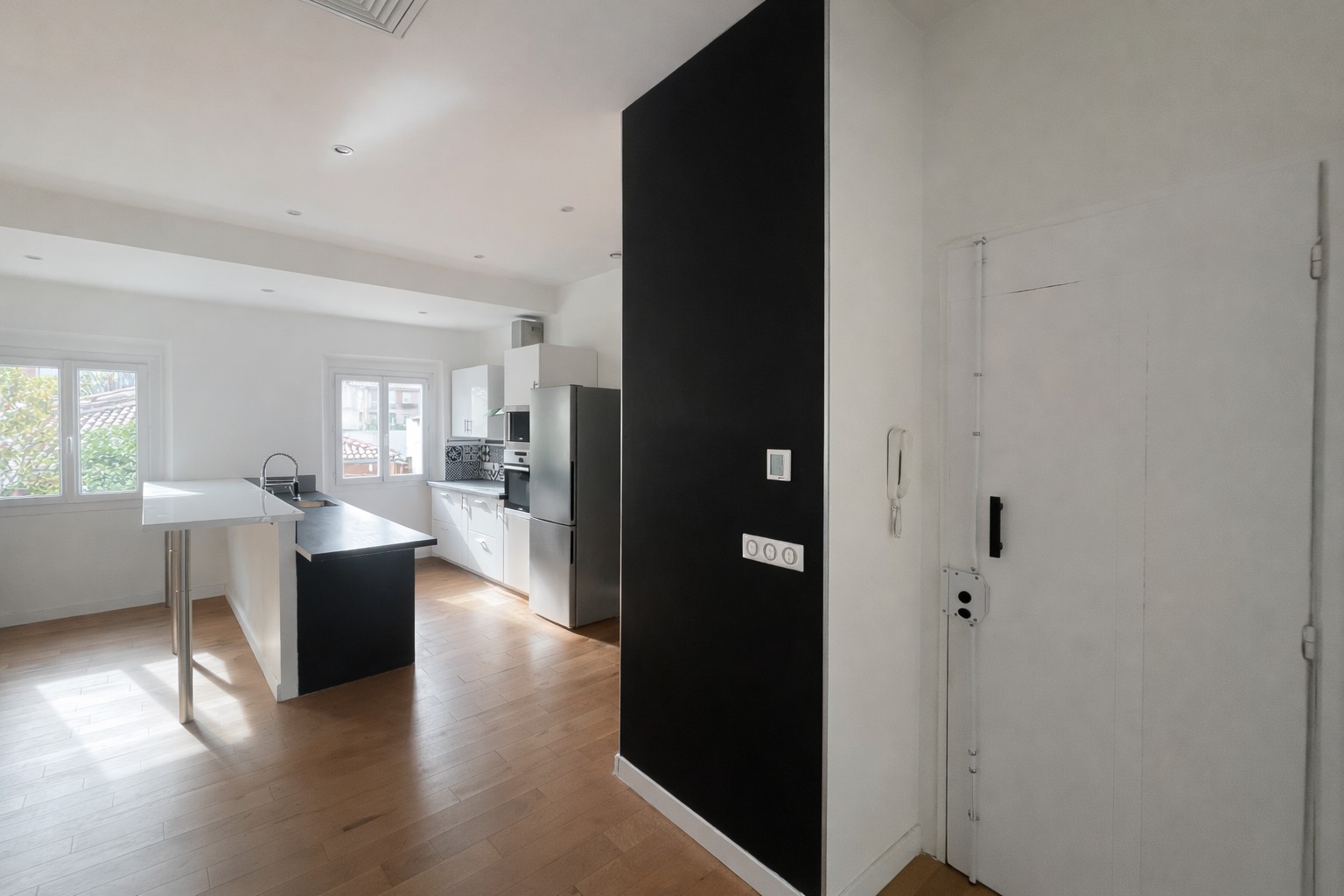 MAGNIFIQUE APPARTEMENT DE TYPE 3 , DERNIER ÉTAGE, CAVE, IMMEUBLE DE STANDING — photo 2