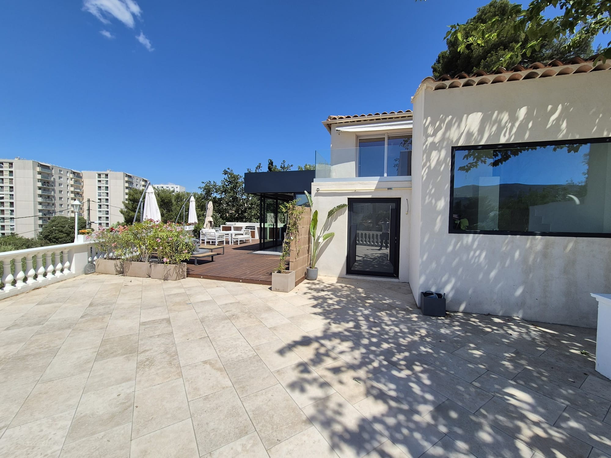 EXCLUSIVITÉ   VILLA CONTEMPORAINE AVEC VUE PANORAMIQUE   LA VALENTINE — photo 2