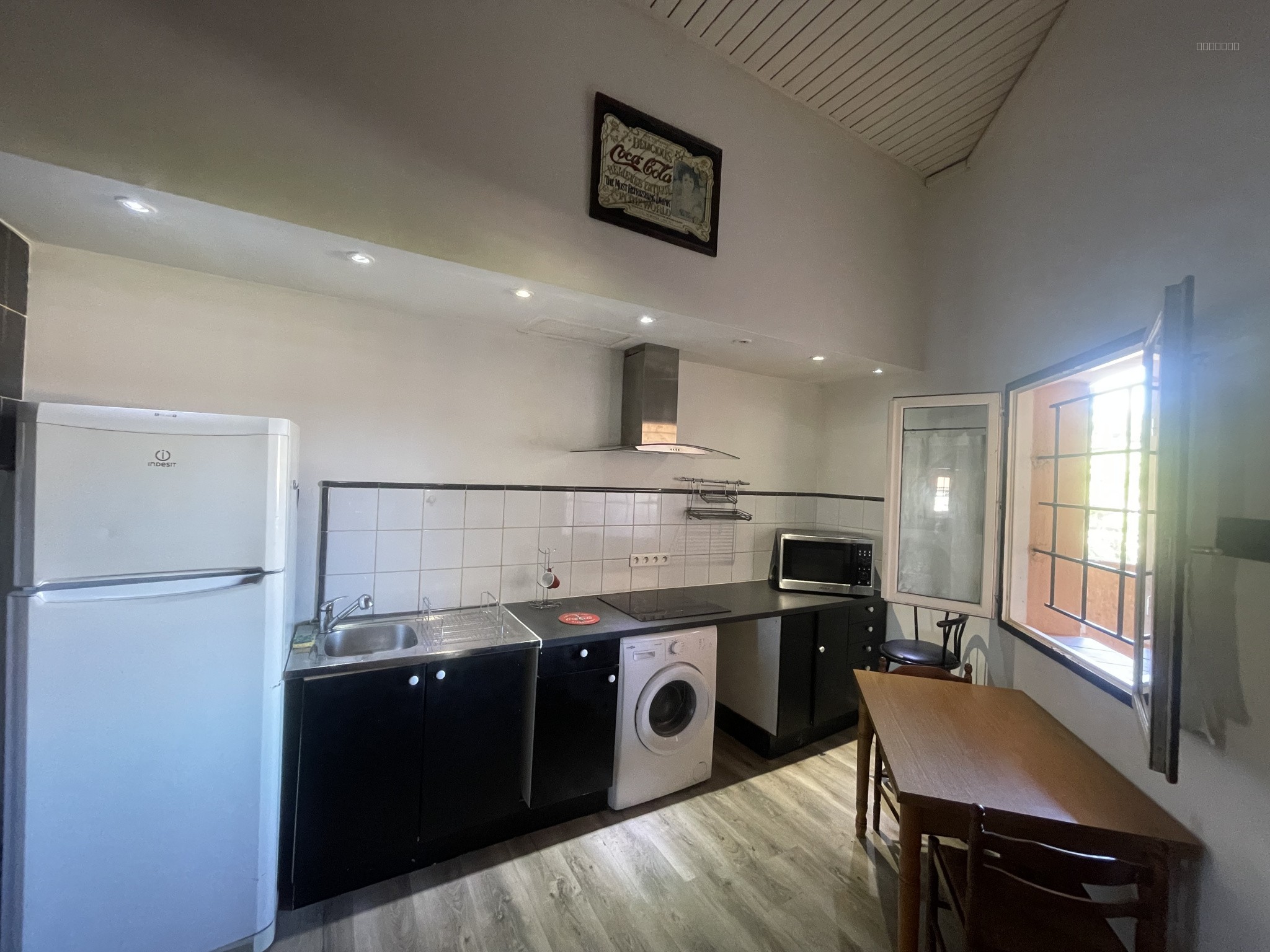 A Louer   Charmant appartement T1/2 avec mezzanine   Centre-ville de Peypin (Mairie) — photo 5