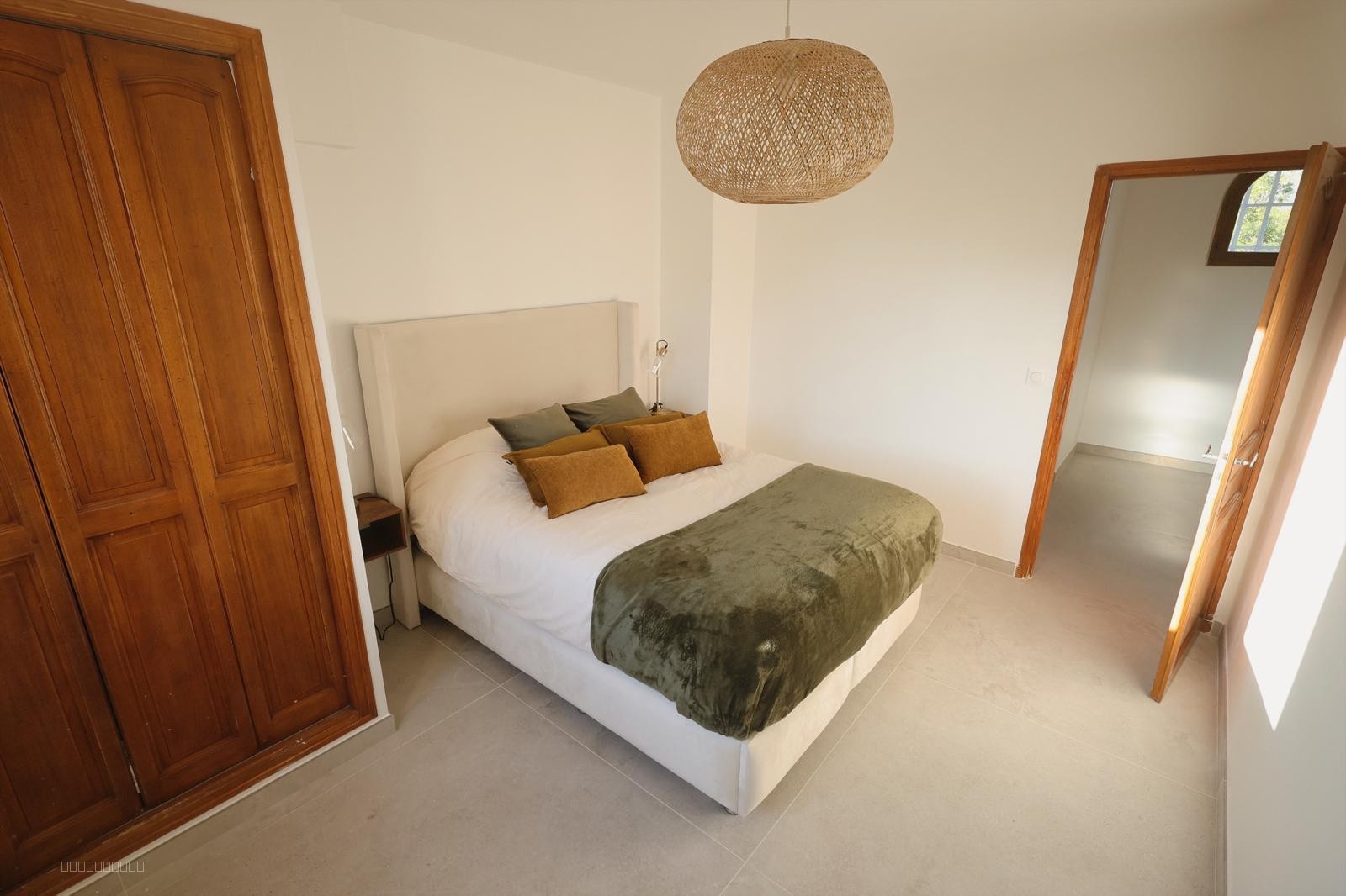 VILLA T6 , SECTEUR AUBAGNE , PISCINE , JARDIN — photo 14