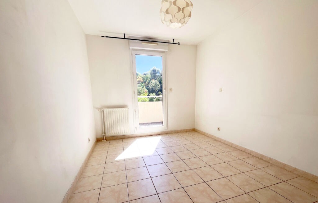 APPARTEMENT T3 EN ANGLE + GRANDE TERRASSE + VUE DÉGAGÉE — photo 7