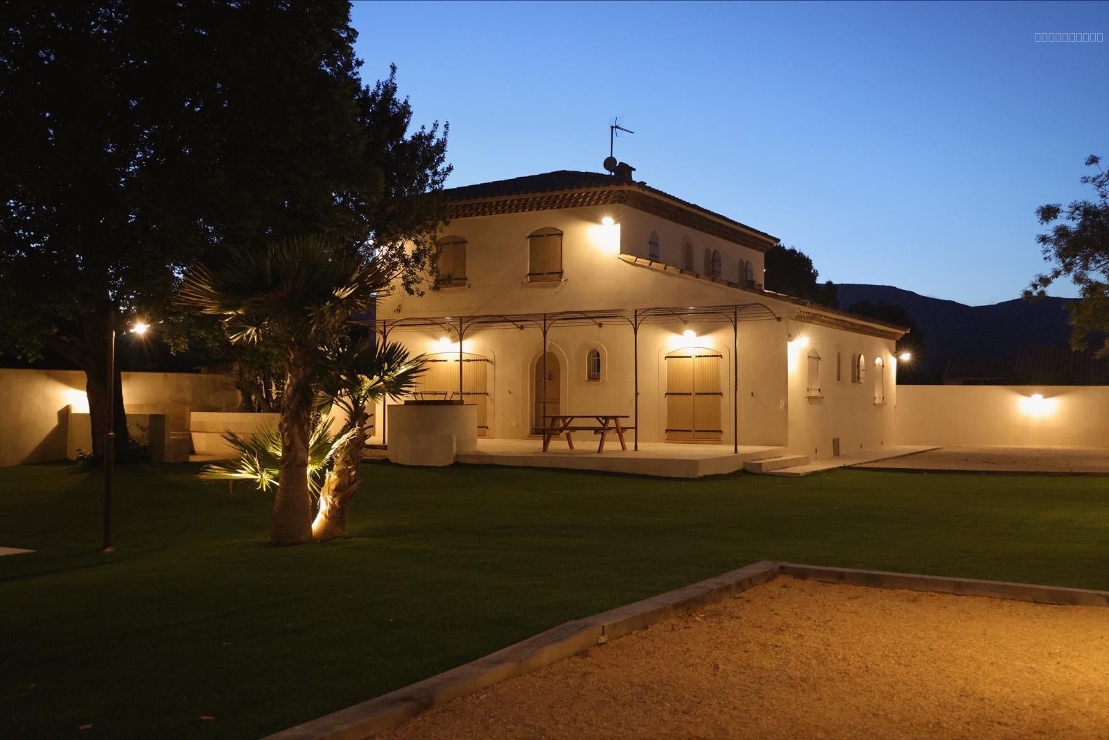 VILLA T6 , SECTEUR AUBAGNE , PISCINE , JARDIN — photo 7
