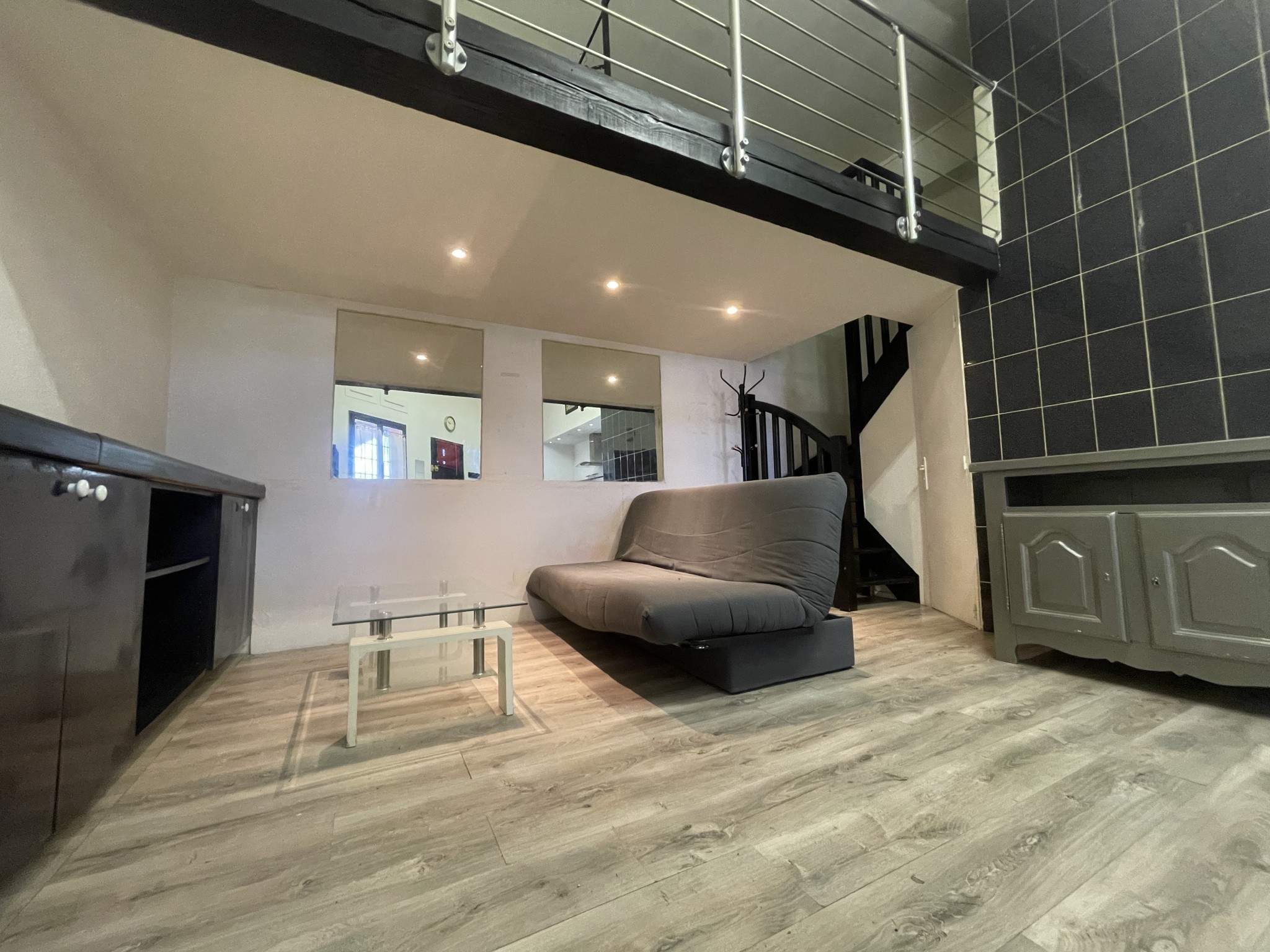 A Louer   Charmant appartement T1/2 avec mezzanine   Centre-ville de Peypin (Mairie) — photo 2