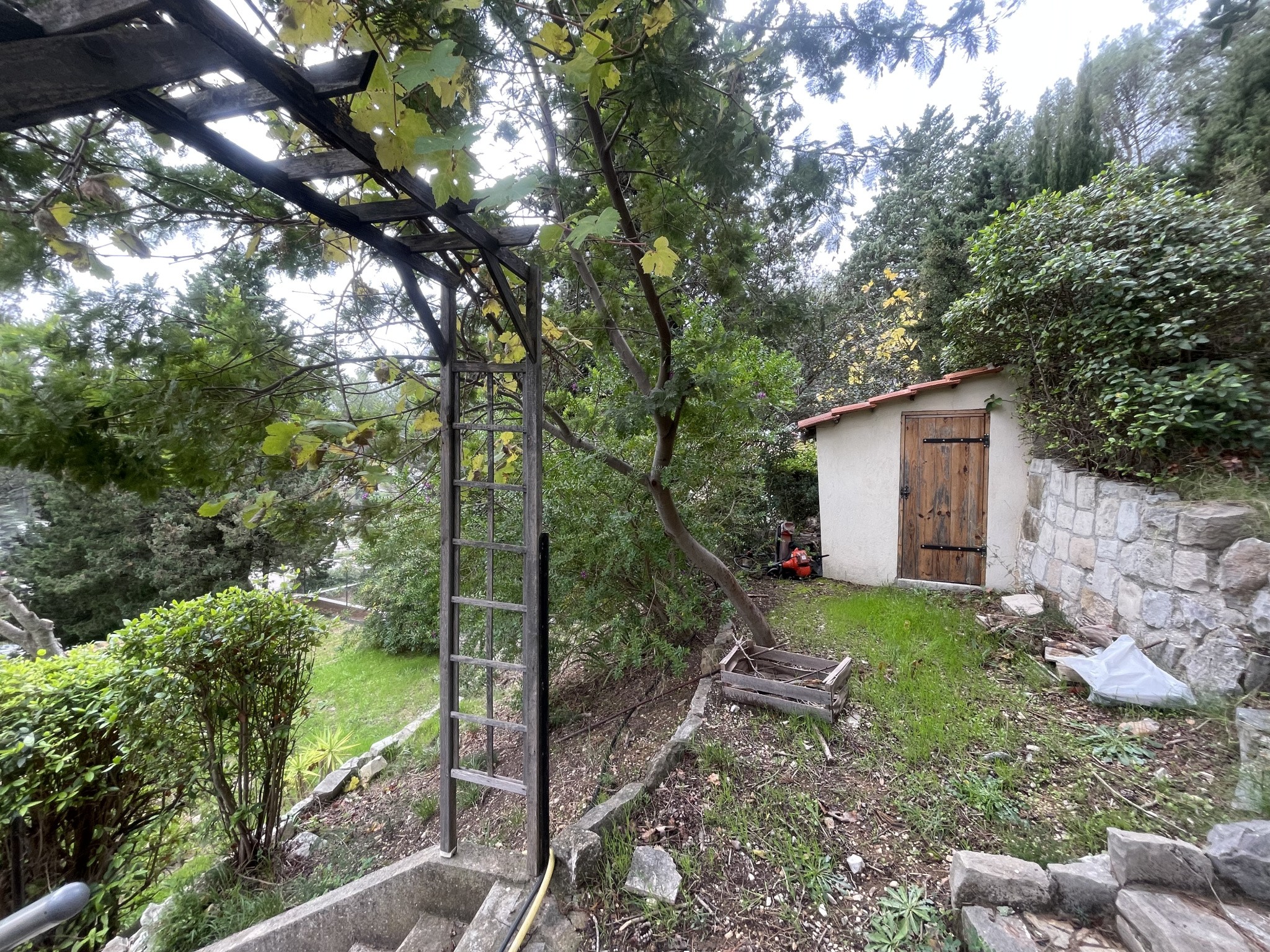 MAISON FAMILIALE 240 M2 HABITABLES,  DOUBLE HABITATION, PLEIN SUD , DÉPENDANCES, CARNOUX EN PROVENCE — photo 11