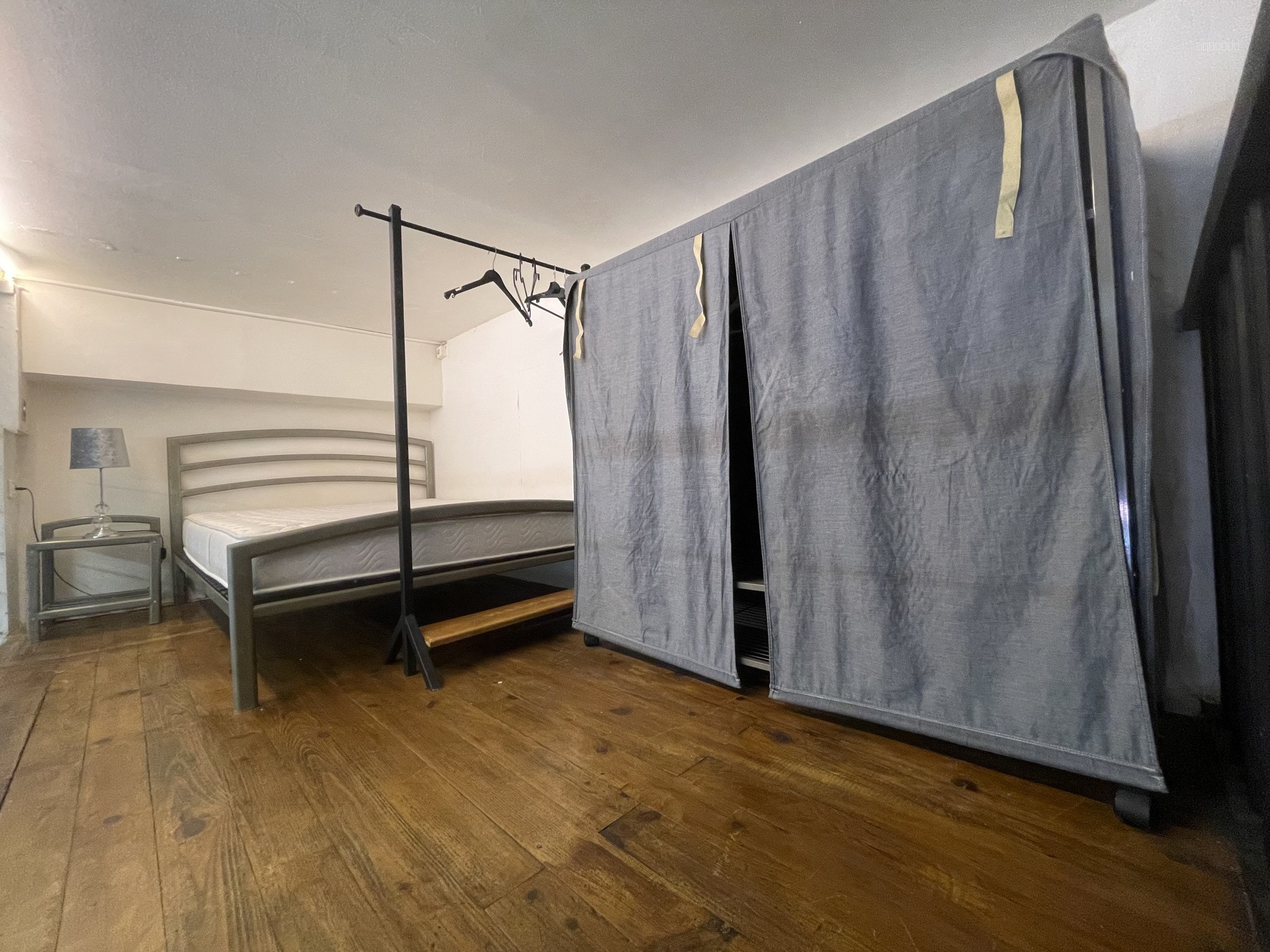 A Louer   Charmant appartement T1/2 avec mezzanine   Centre-ville de Peypin (Mairie) — photo 7