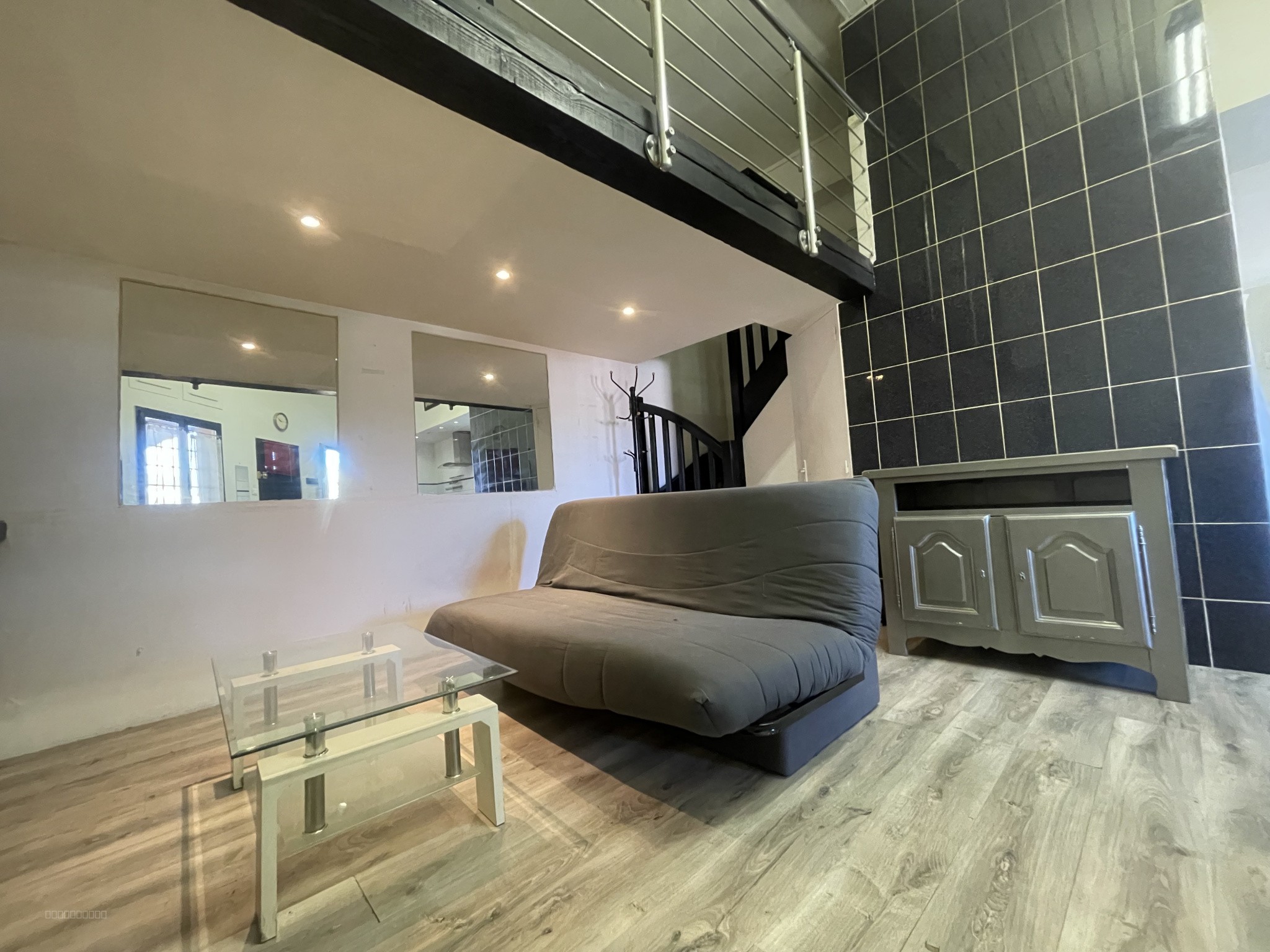 A Louer   Charmant appartement T1/2 avec mezzanine   Centre-ville de Peypin (Mairie) — photo 4