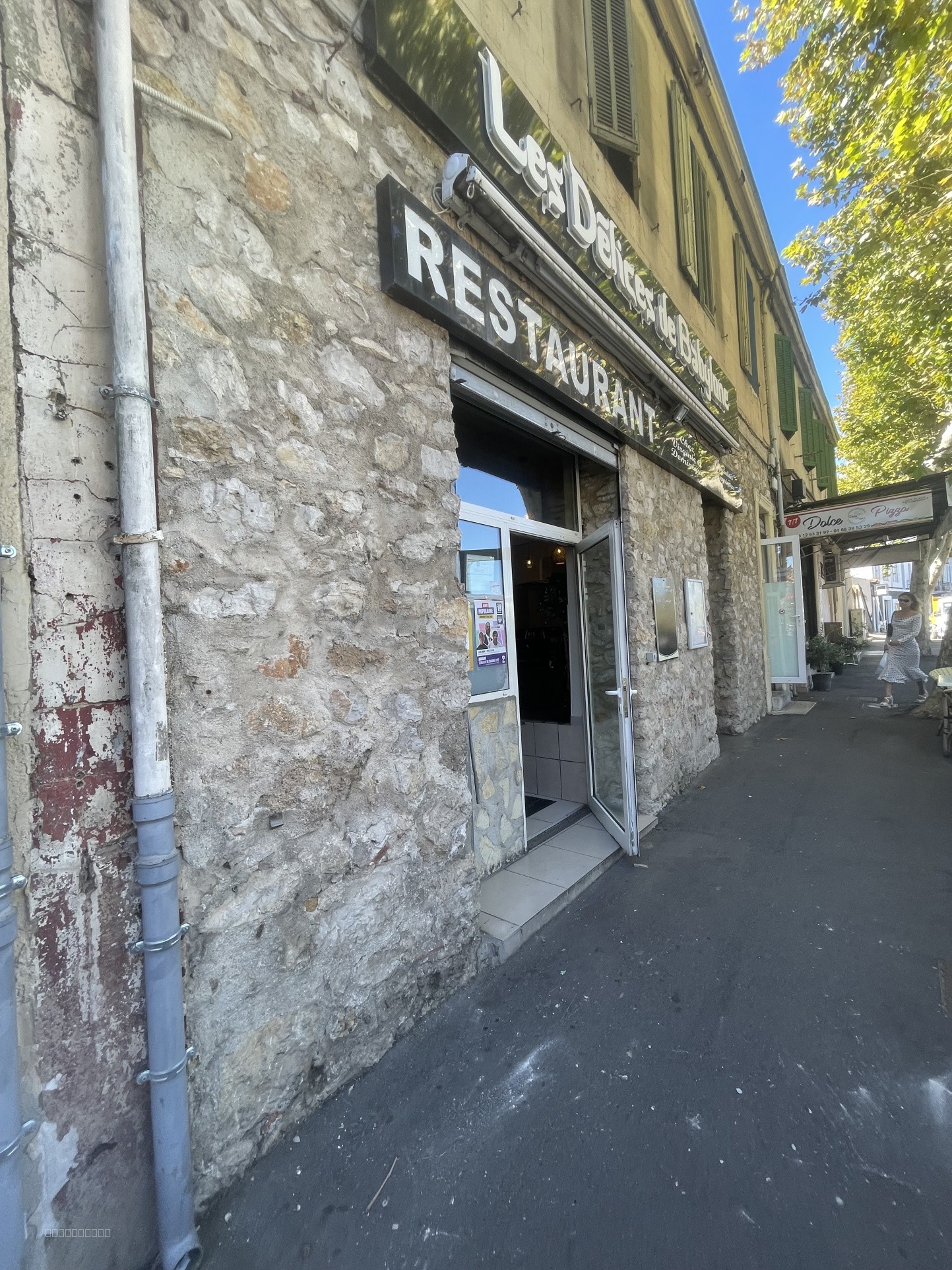 FOND DE COMMERCE AUBAGNE, PARKING, TERRASSE, SALLE DE RÉCEPTION — photo 2