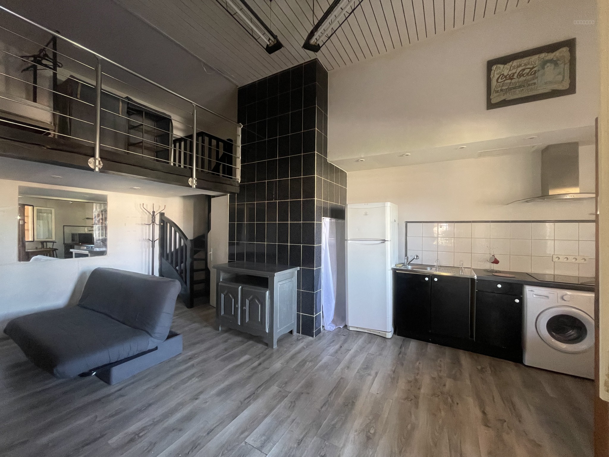 A Louer   Charmant appartement T1/2 avec mezzanine   Centre-ville de Peypin (Mairie) — photo 3