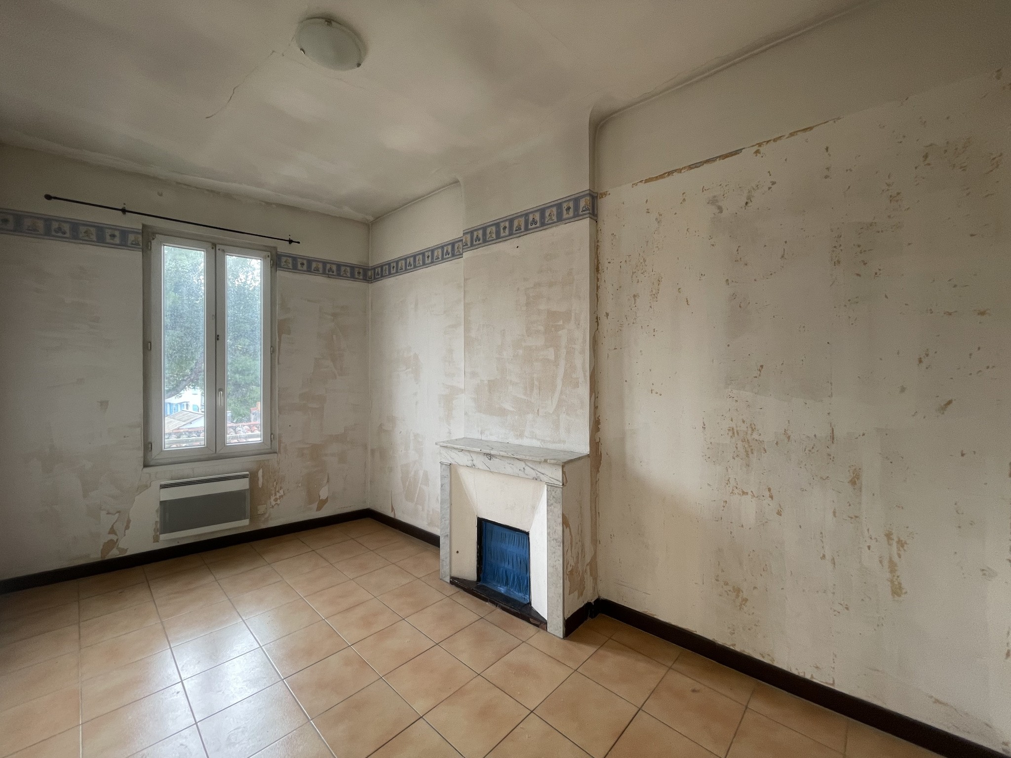 Appartement T3 traversant avec terrasse   Dernier étage   Vue Garlaban — photo 6