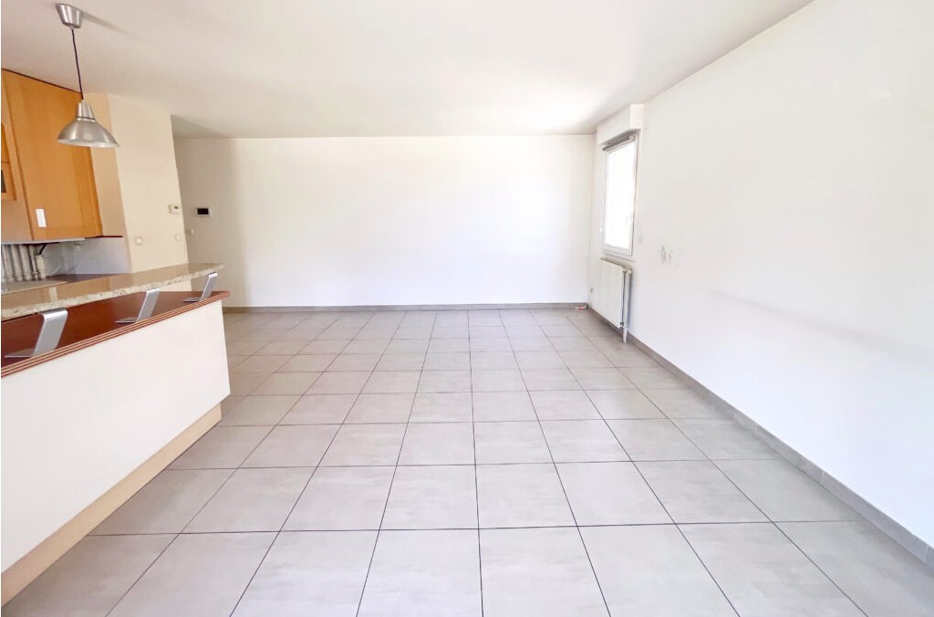 APPARTEMENT T3 EN ANGLE + GRANDE TERRASSE + VUE DÉGAGÉE — photo 3