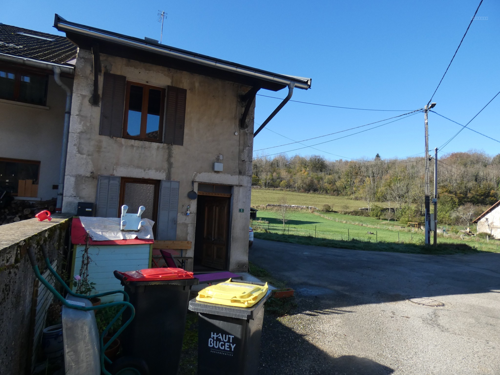 À VENDRE : Maison de caractère à Aranc, un cadre paisible et verdoyant — photo 3