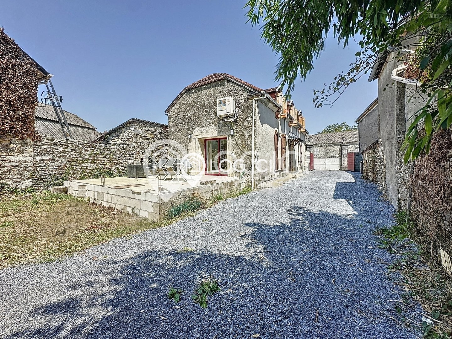ARROS DE NAY - Vente Maison T3 rénovée sur terrain clos de 575 m2 — photo 13