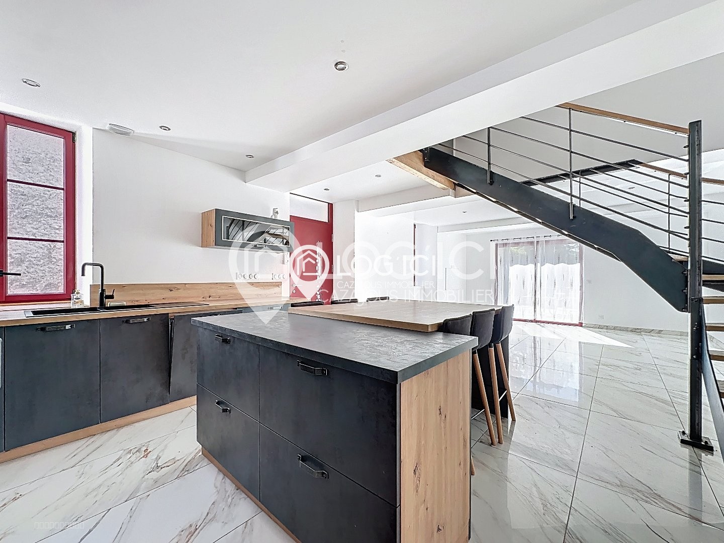 ARROS DE NAY - Vente Maison T3 rénovée sur terrain clos de 575 m2 — photo 2