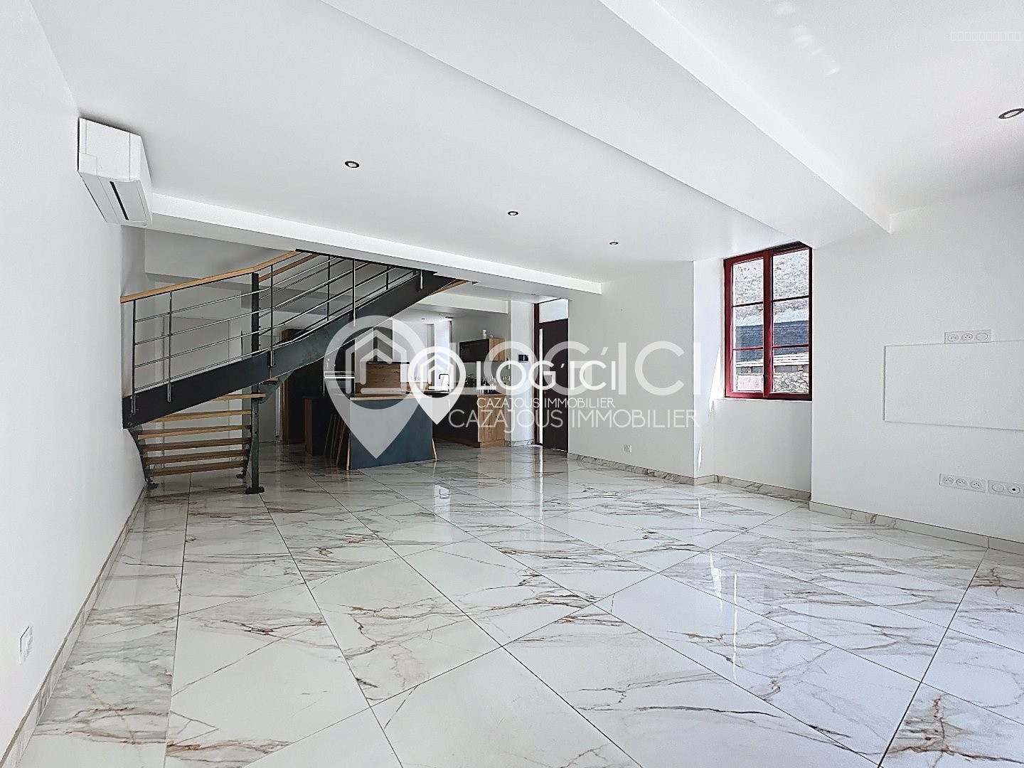 ARROS DE NAY - Vente Maison T3 rénovée sur terrain clos de 575 m2 — photo 3