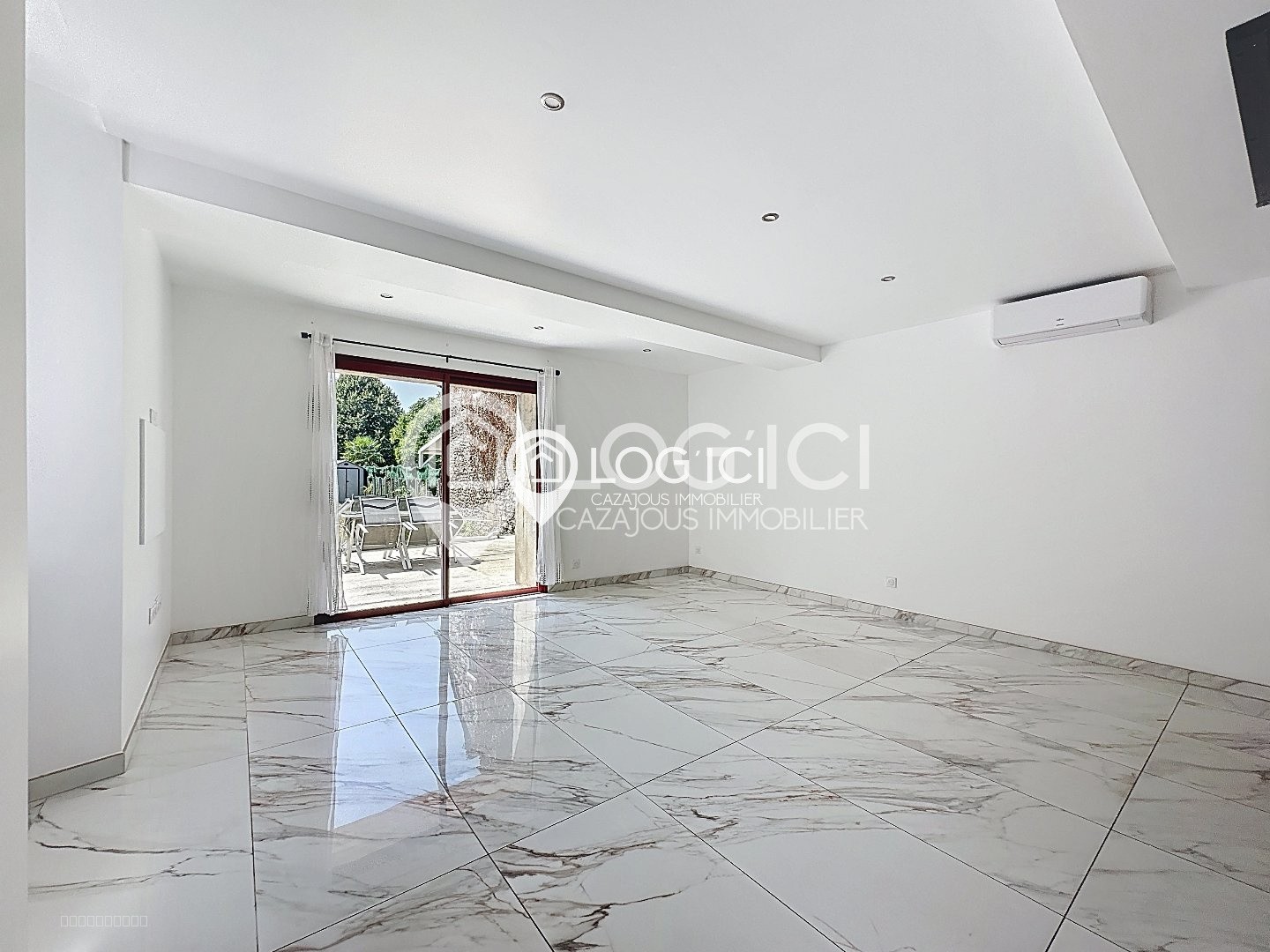 ARROS DE NAY - Vente Maison T3 rénovée sur terrain clos de 575 m2 — photo 4