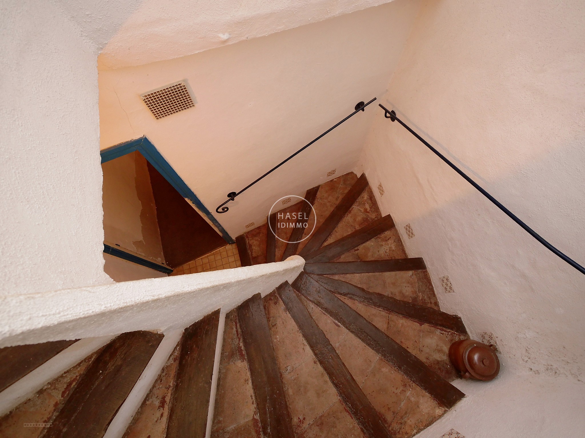 Castelnau de Guers, secteur Pézenas, centre historique, deux maisons typiques autour d'une grande cour à l'abr — photo 14