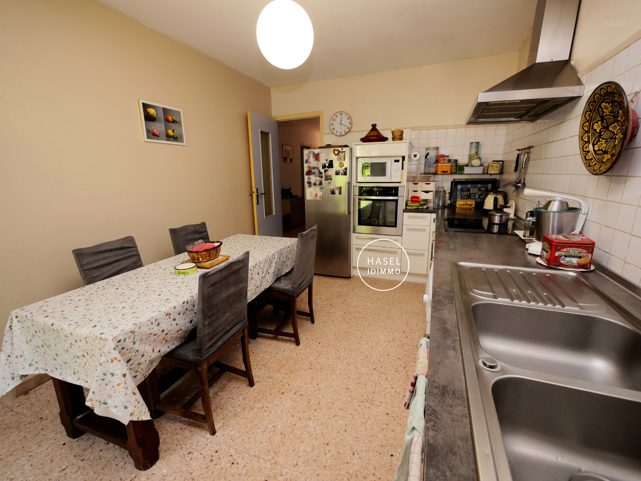Pomérols, centre historique, maison de village traversante prête à vivre avec grand garage et belle terrasse — photo 9