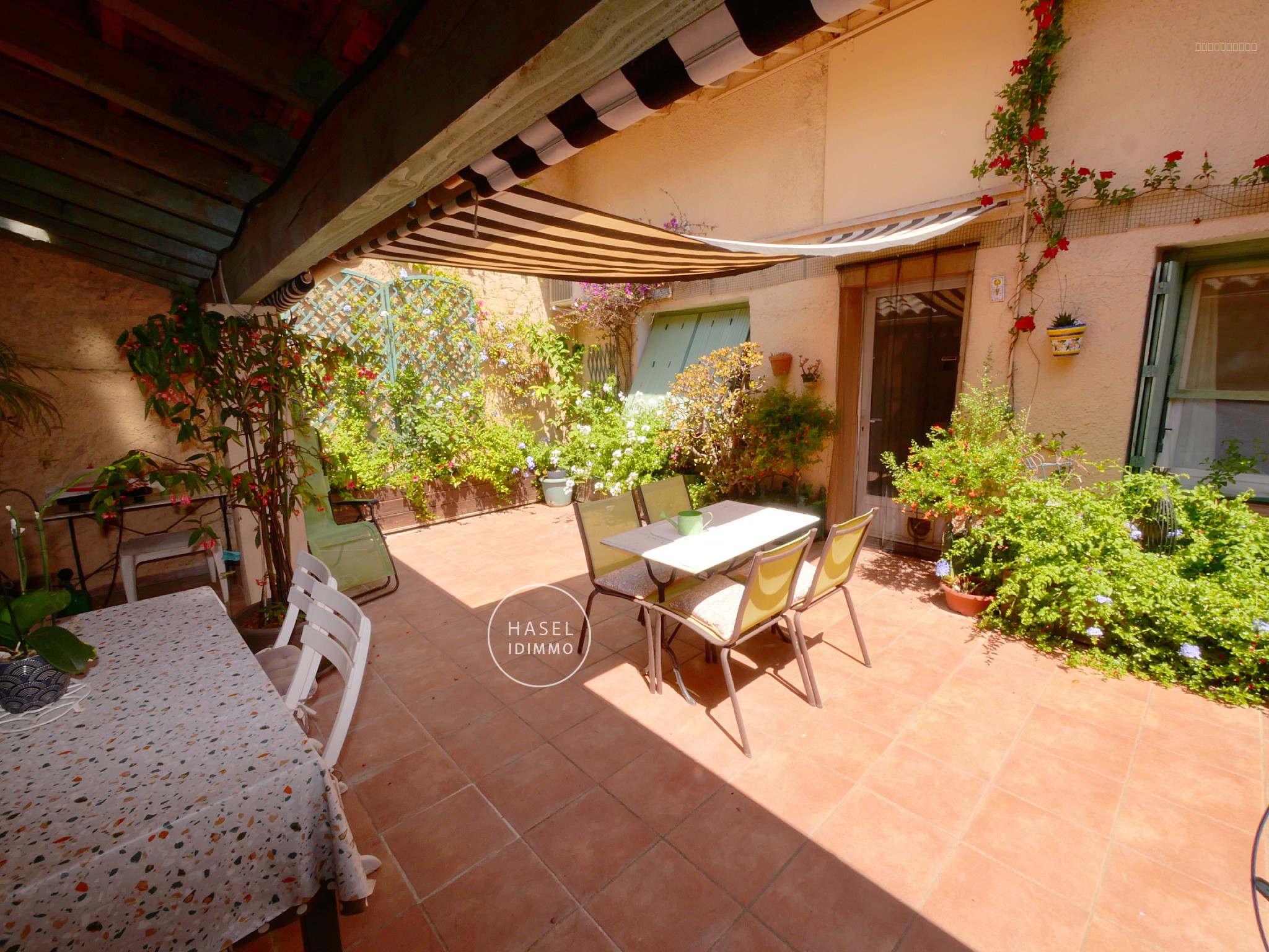 Pomérols, centre historique, maison de village traversante prête à vivre avec grand garage et belle terrasse — photo 17