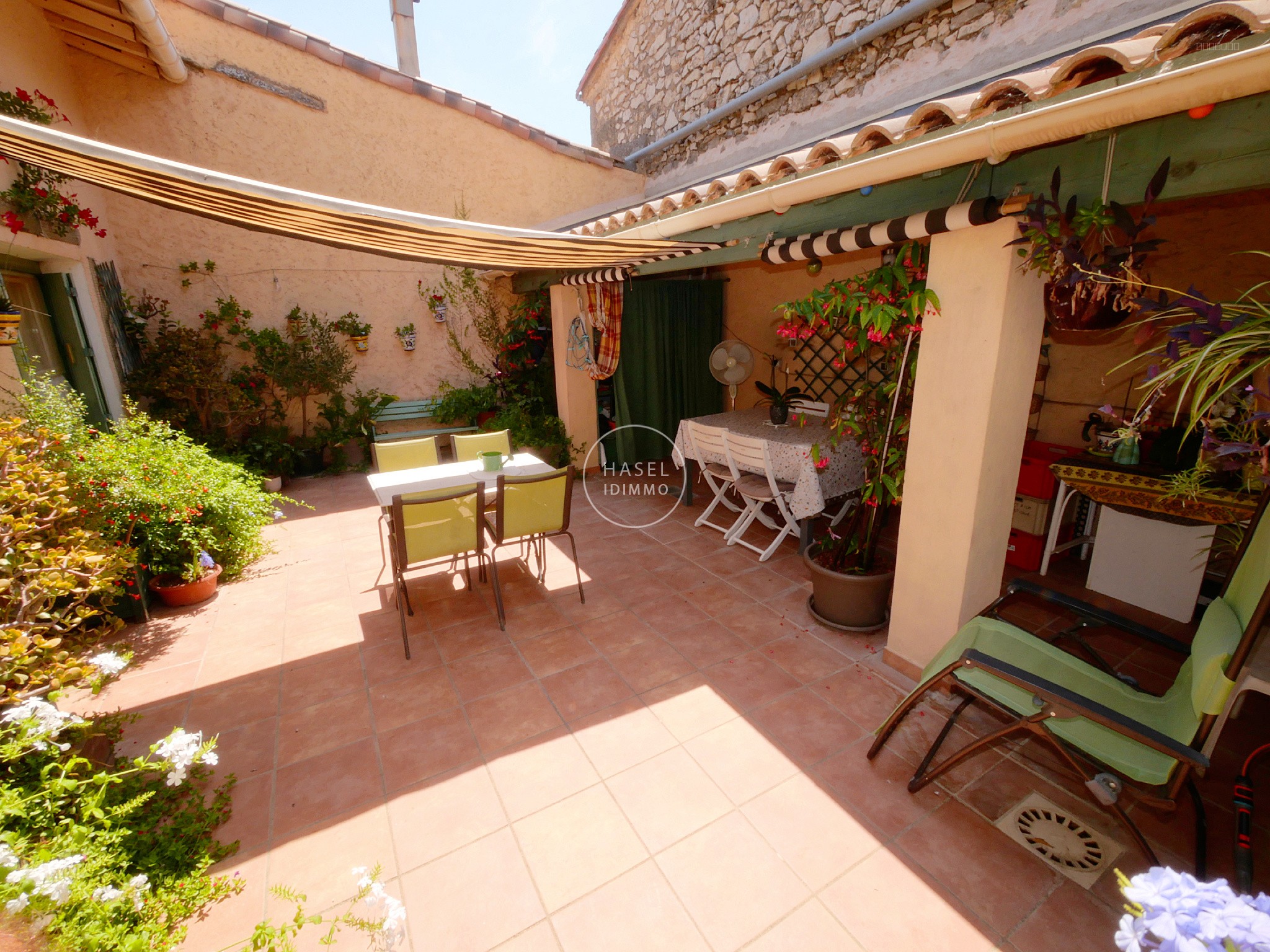 Pomérols, centre historique, maison de village traversante prête à vivre avec grand garage et belle terrasse — photo 13