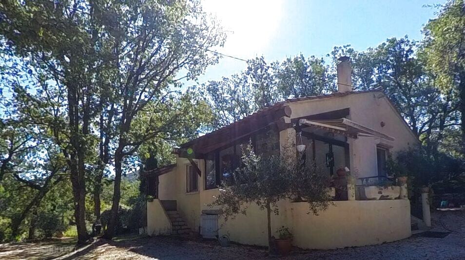 Sur parcelle de 4793 m2 . — photo 2