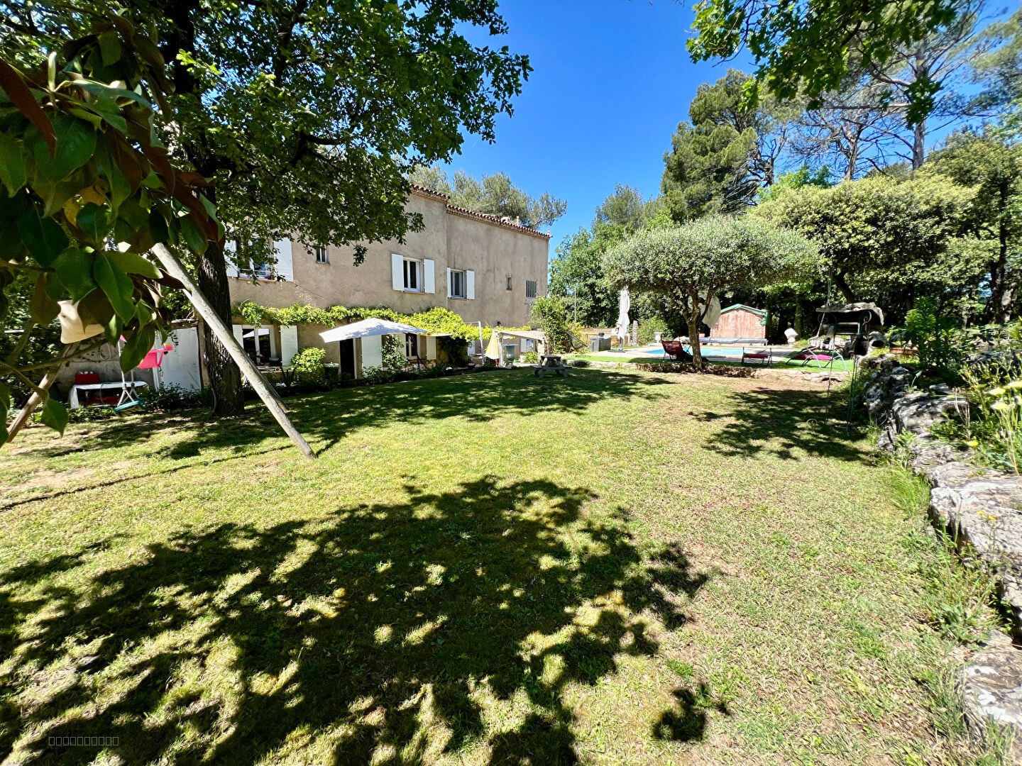 Sur terrain de 3780 m2 — photo 2