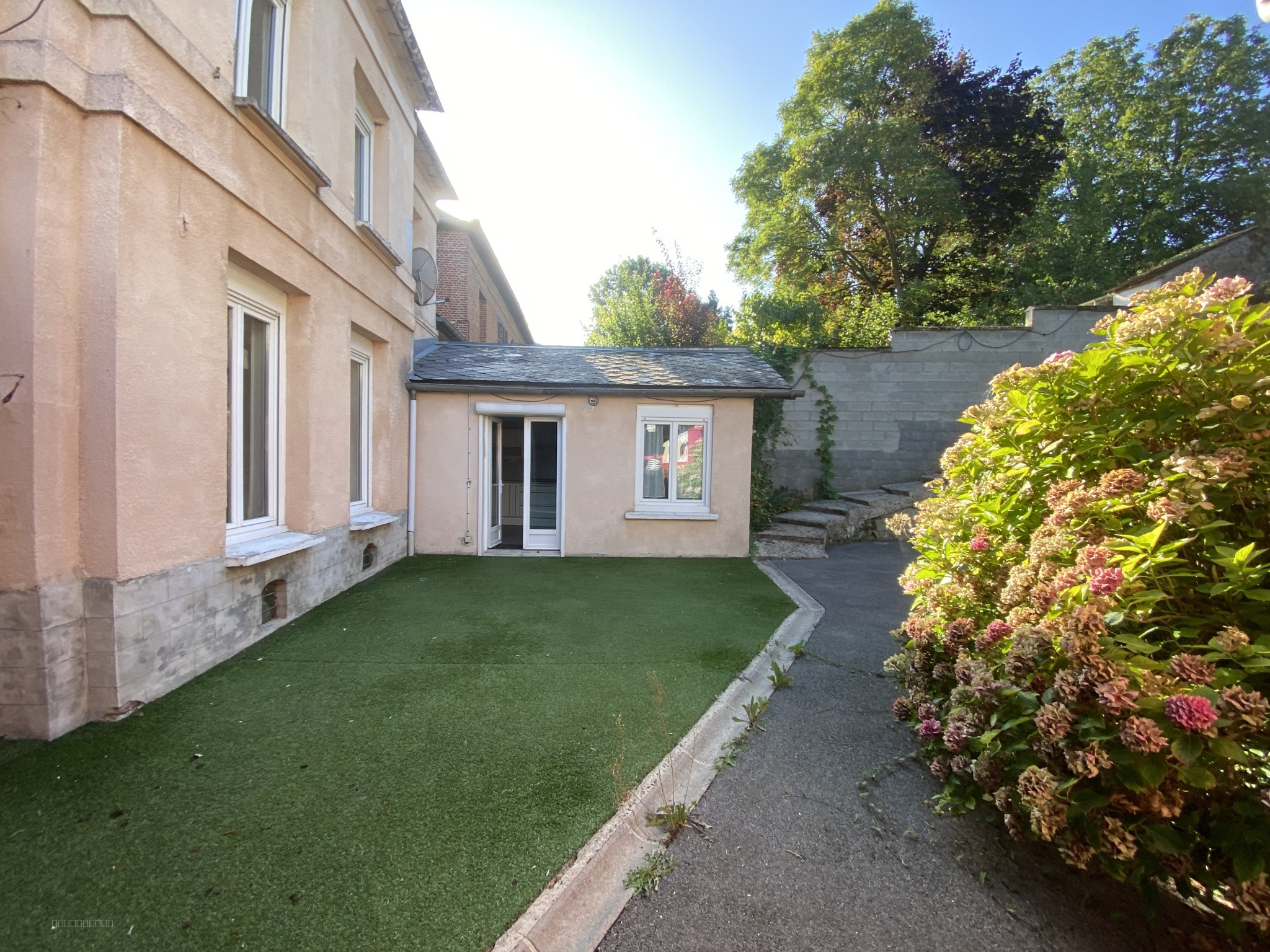 Maison située à Liomer — photo 4