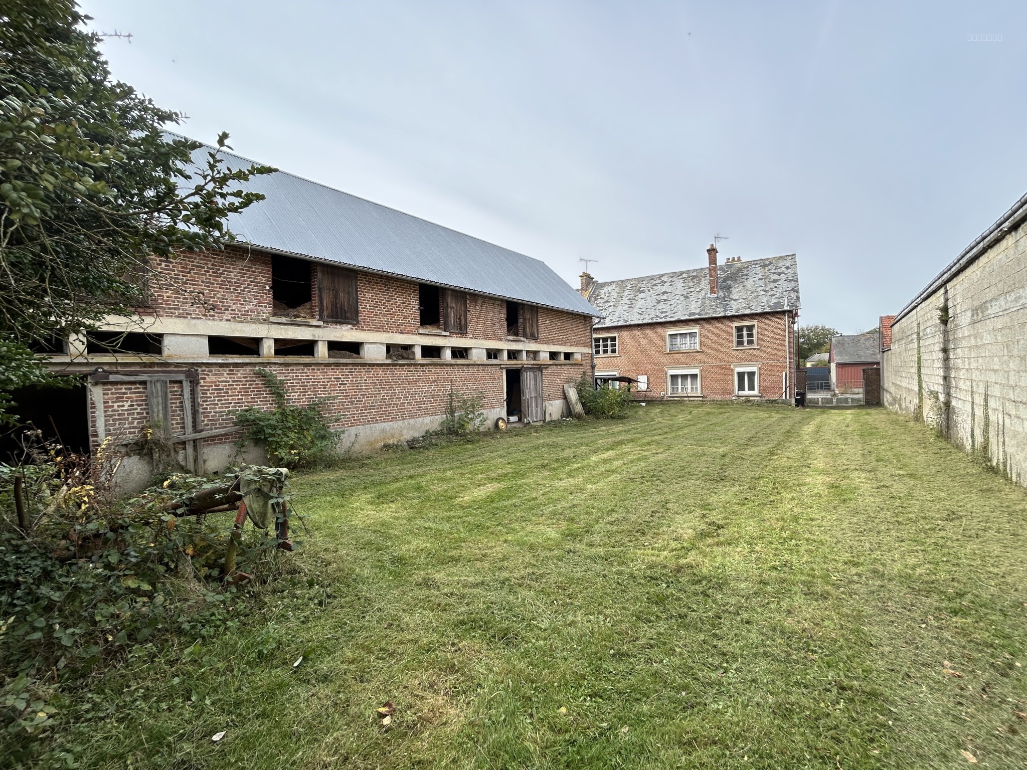 Maison en briques à rénover avec du potentiel — photo 11
