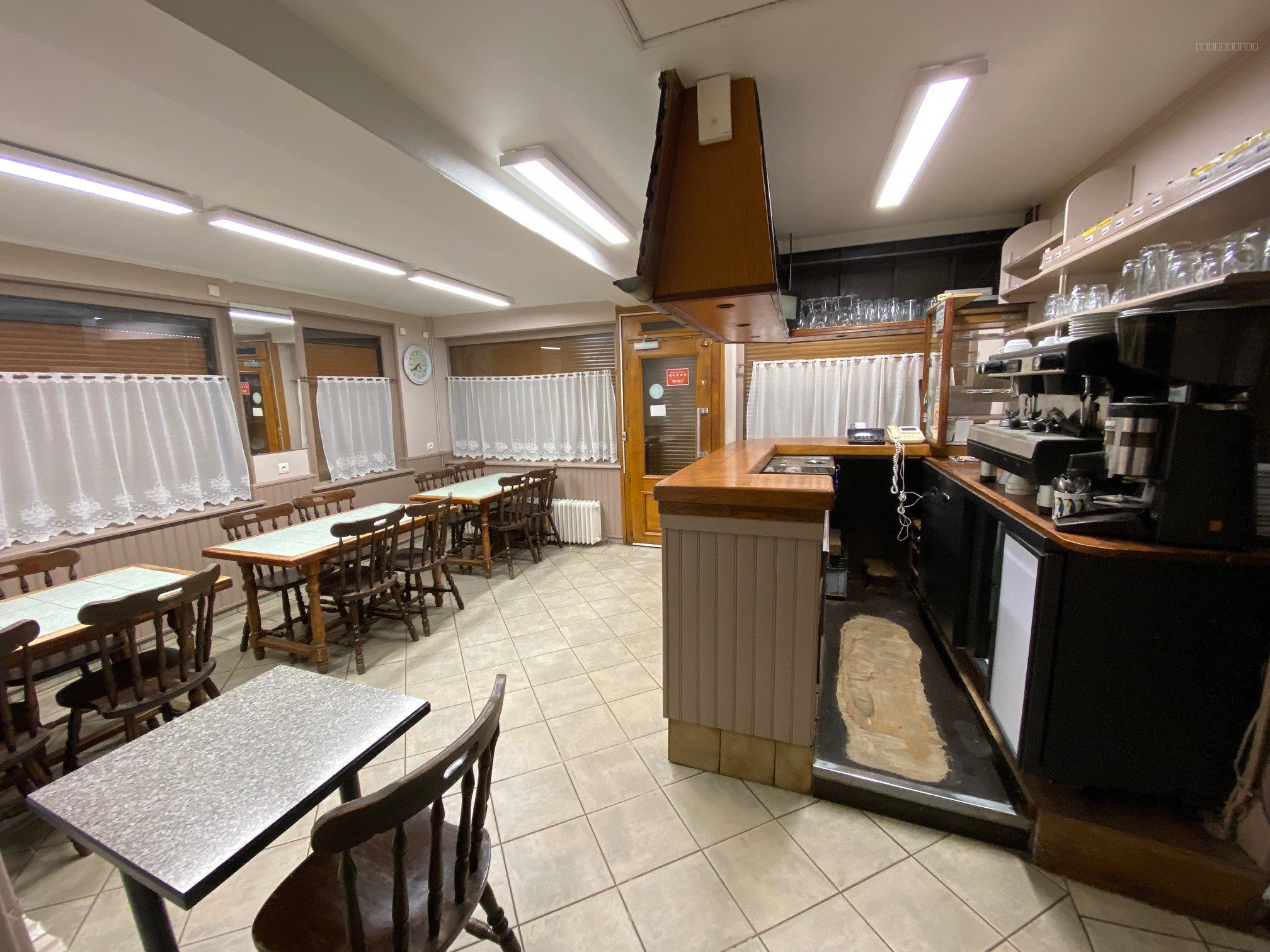 MURS RESTAURANT AVEC LICENCE ET MATERIEL — photo 3
