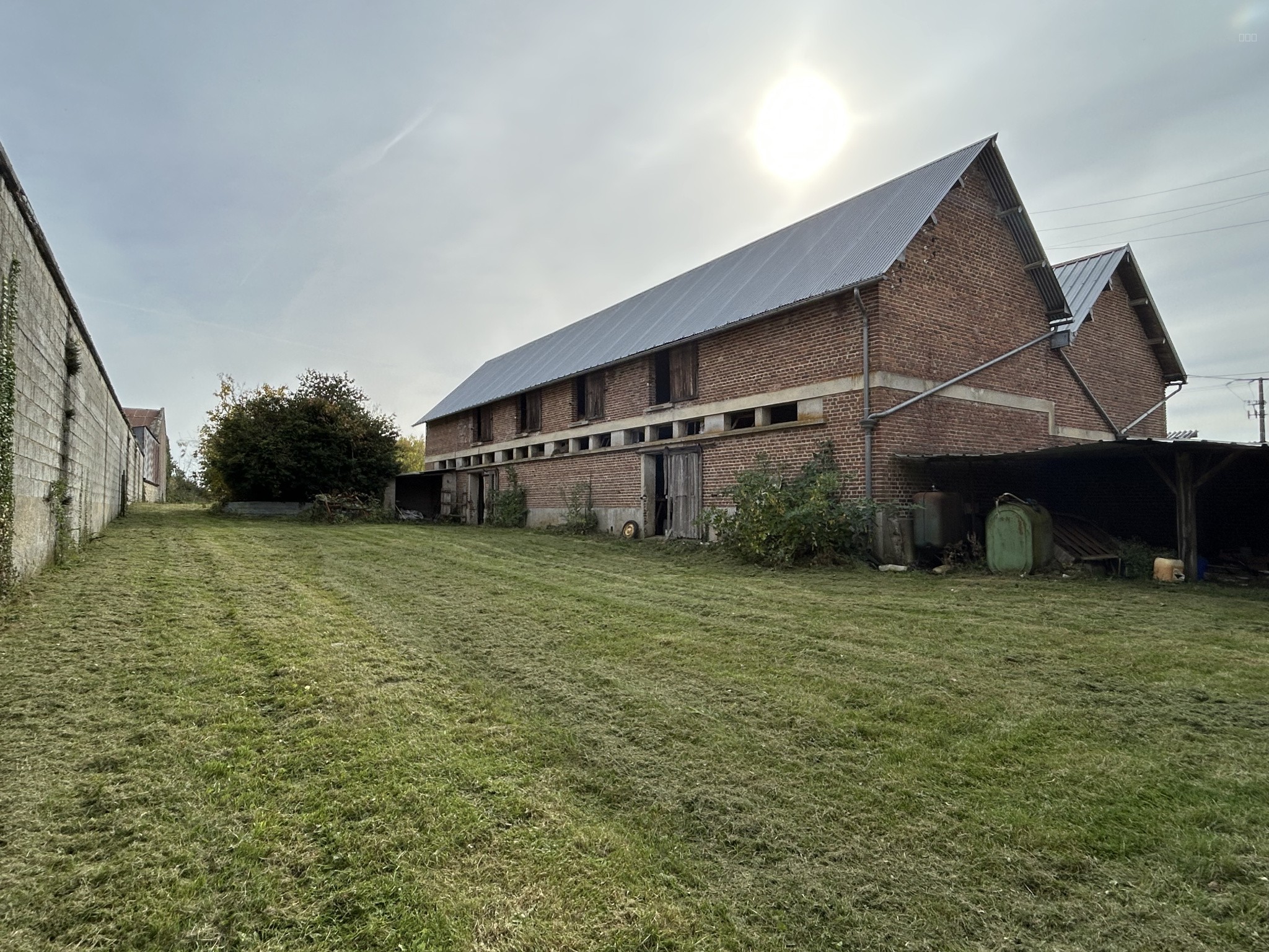 Maison en briques à rénover avec du potentiel — photo 13