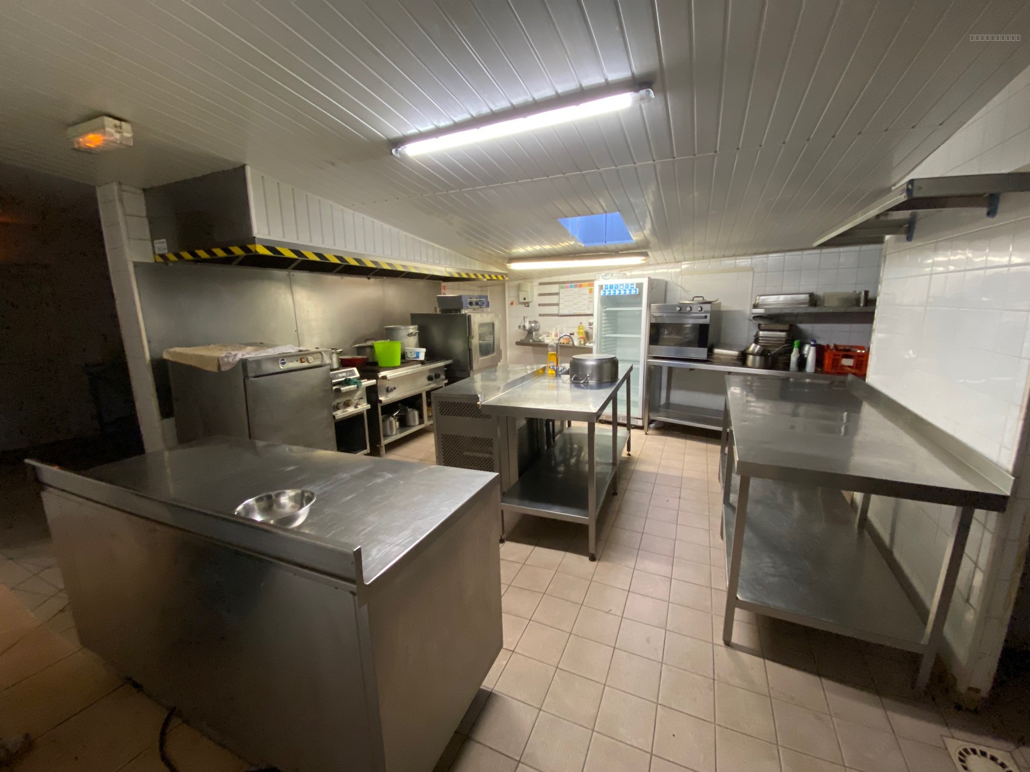 Murs commerciaux (restaurant) avec 2 appartements — photo 3